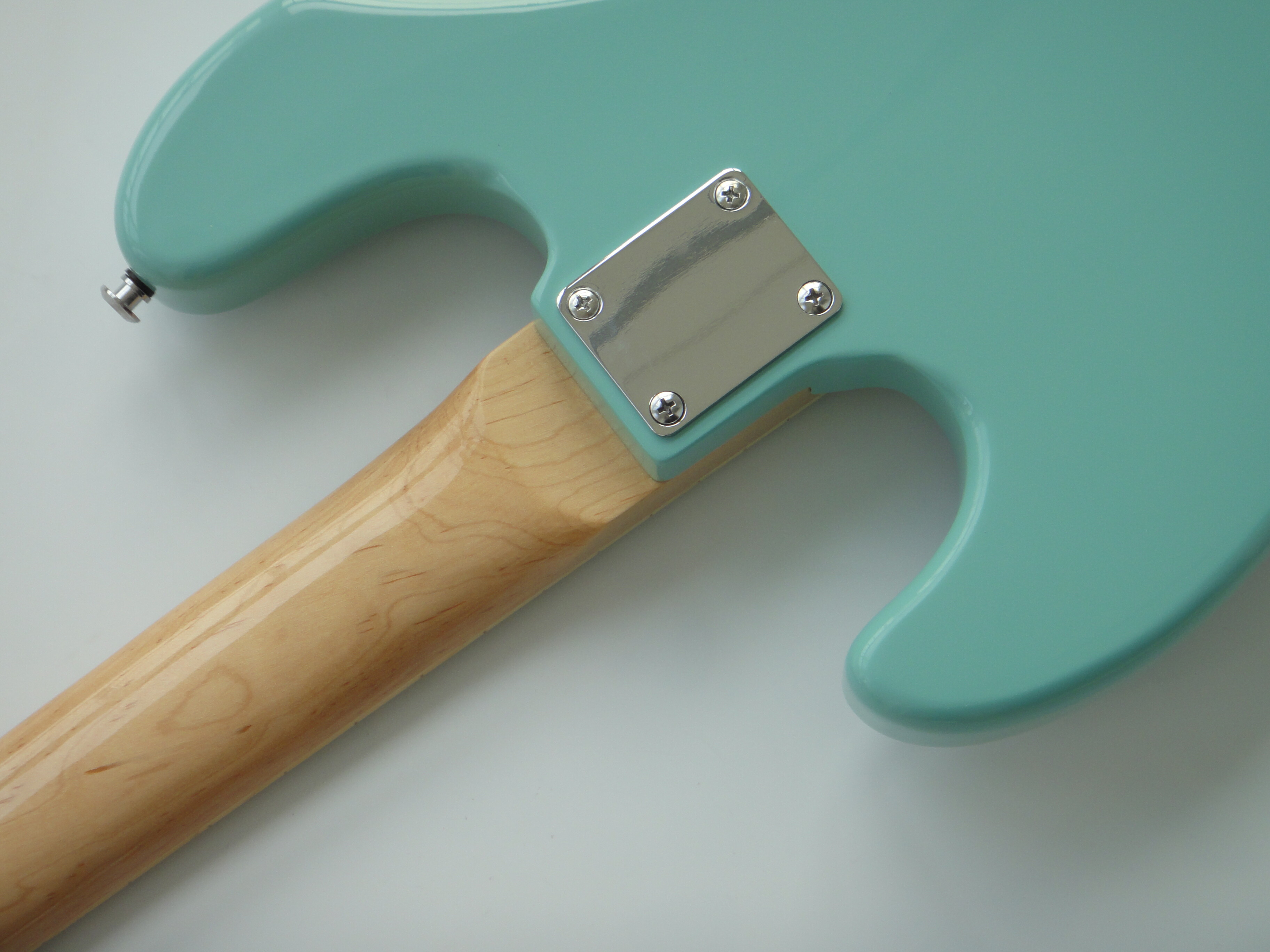 Guitarra Eléctrica Afanti Customizada Cuerpo Caoba Mástil Arce Atornillado