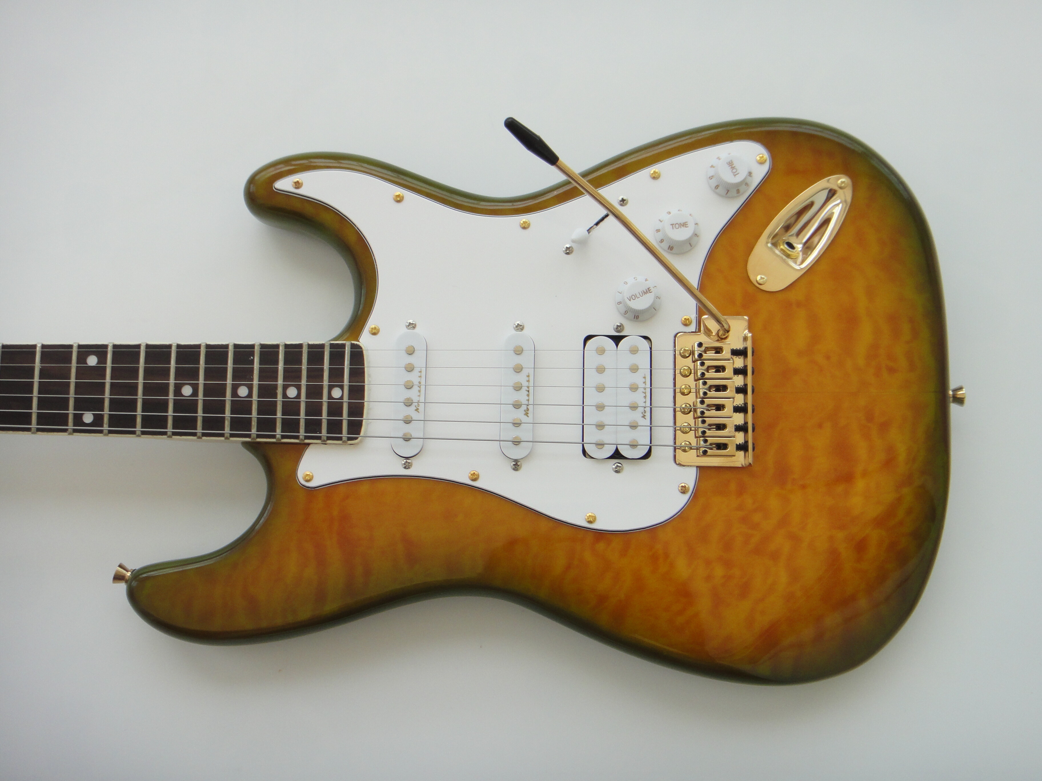 Afanti Guitarra Eléctrica con Cuerpo de Tilo Personalizado y Tapa de Arce Acolchado