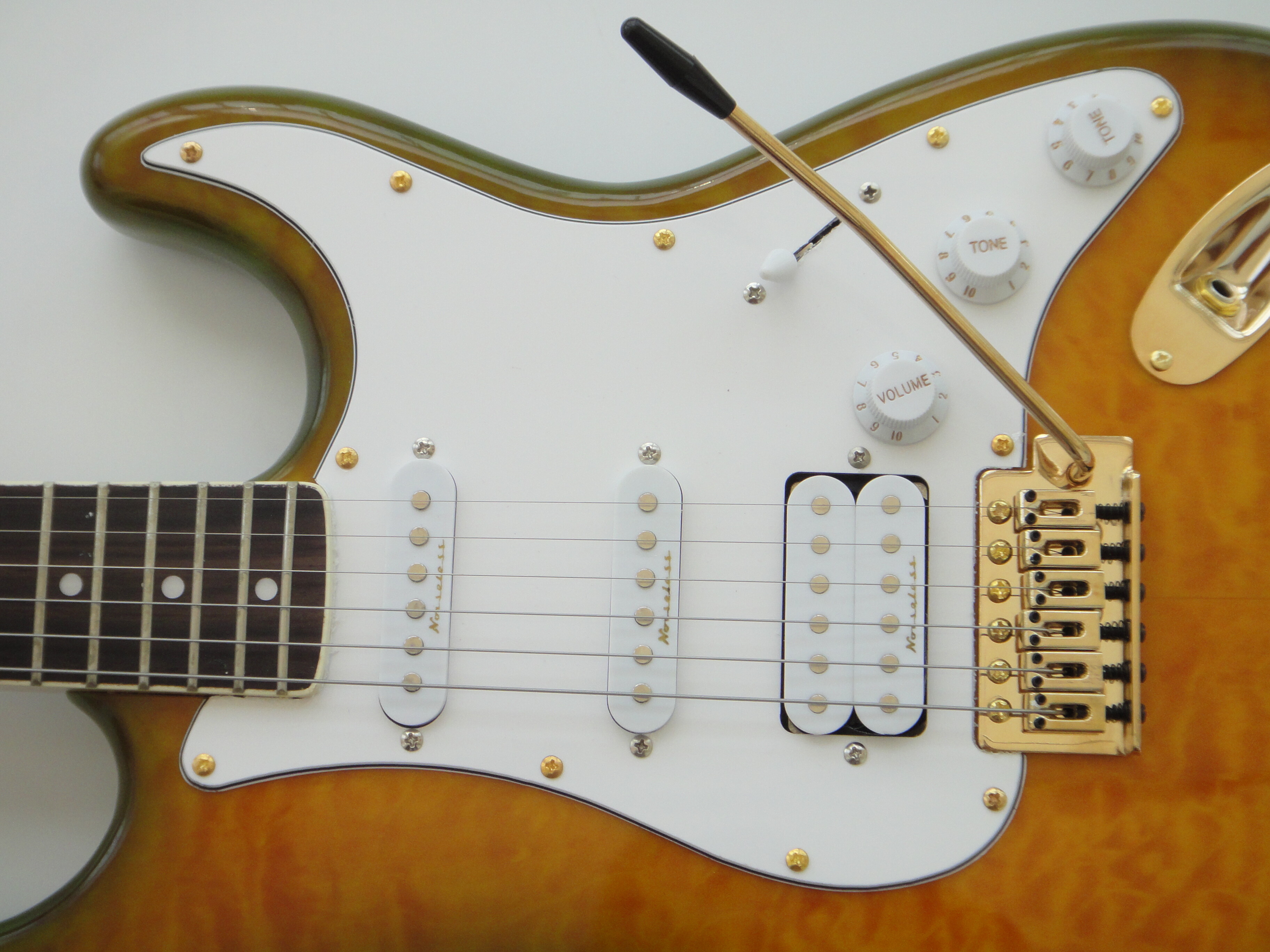 Afanti Guitarra Eléctrica con Cuerpo de Tilo Personalizado y Tapa de Arce Acolchado