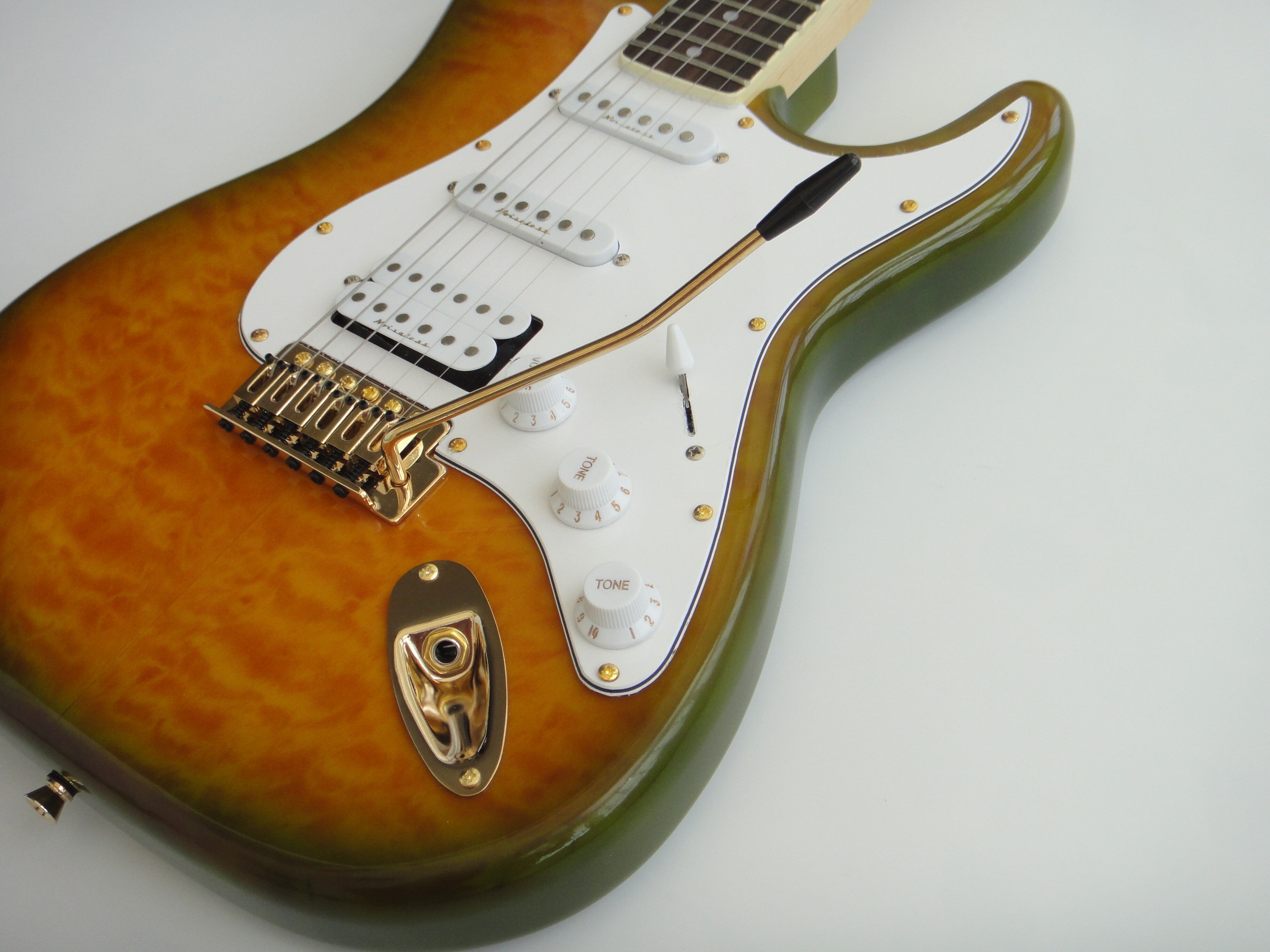 Afanti Guitarra Eléctrica con Cuerpo de Tilo Personalizado y Tapa de Arce Acolchado