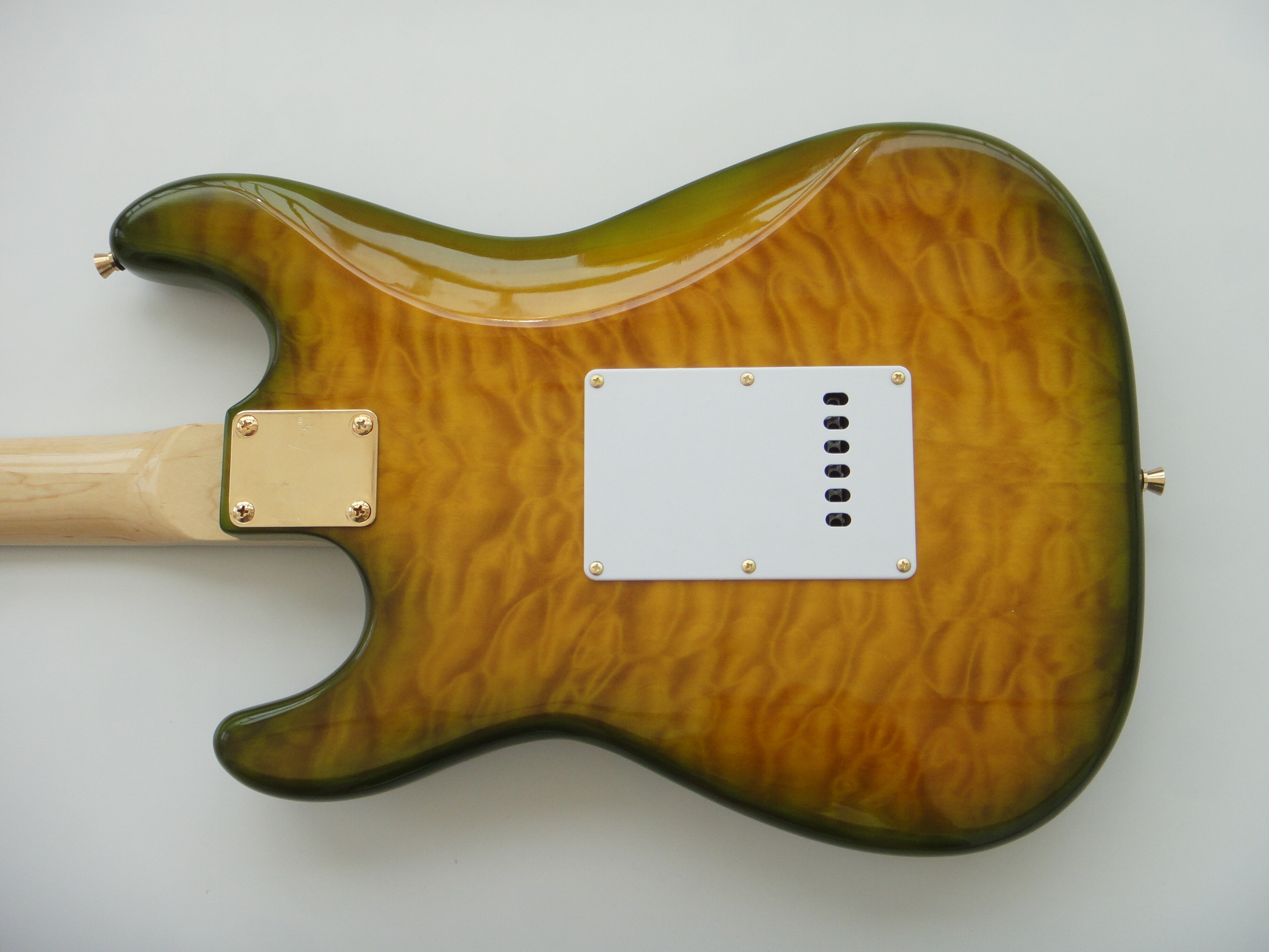 Afanti Guitarra Eléctrica con Cuerpo de Tilo Personalizado y Tapa de Arce Acolchado