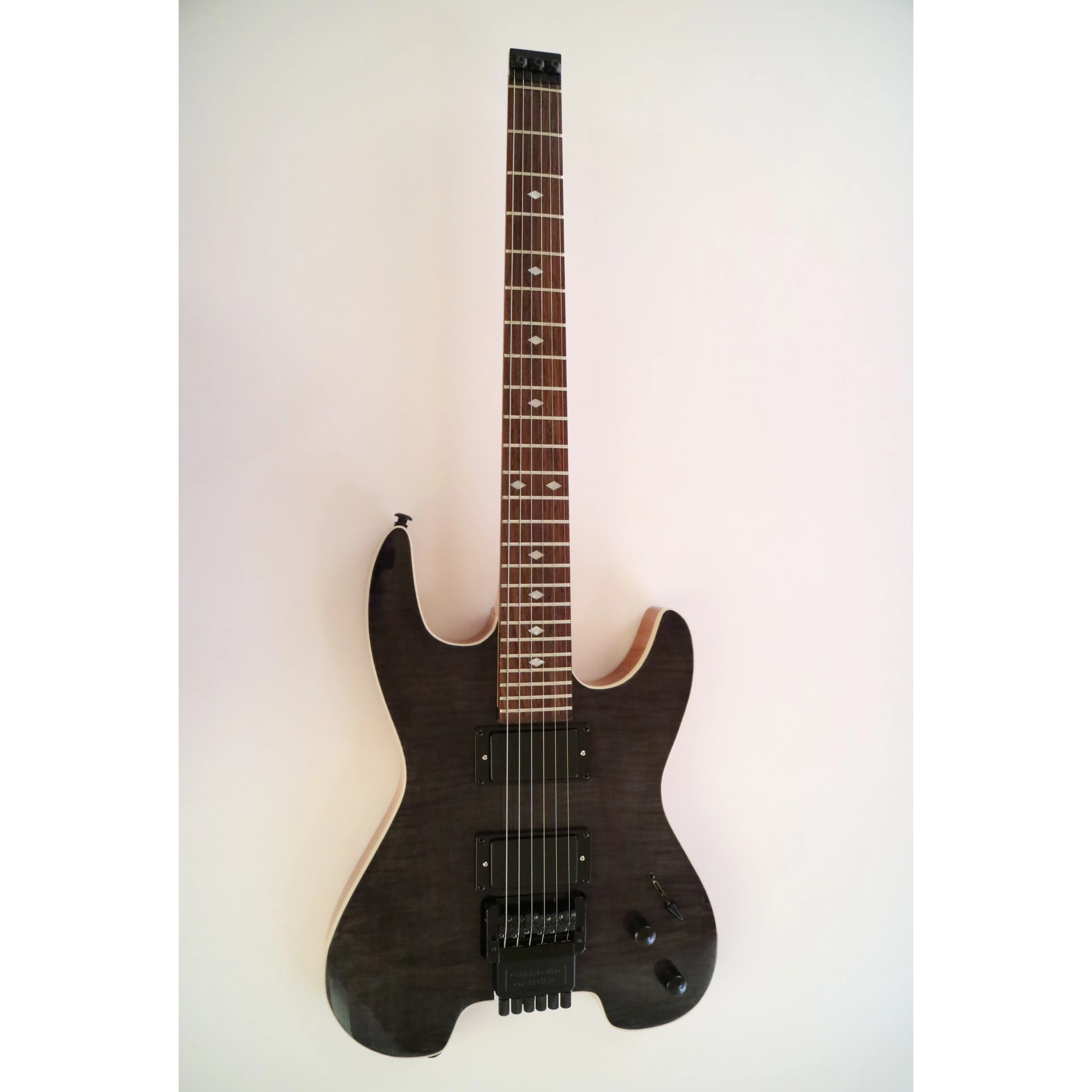 Guitarra Afanti Customized Hh Double Locking 6 Cuerdas Negra Sin Cabeza
