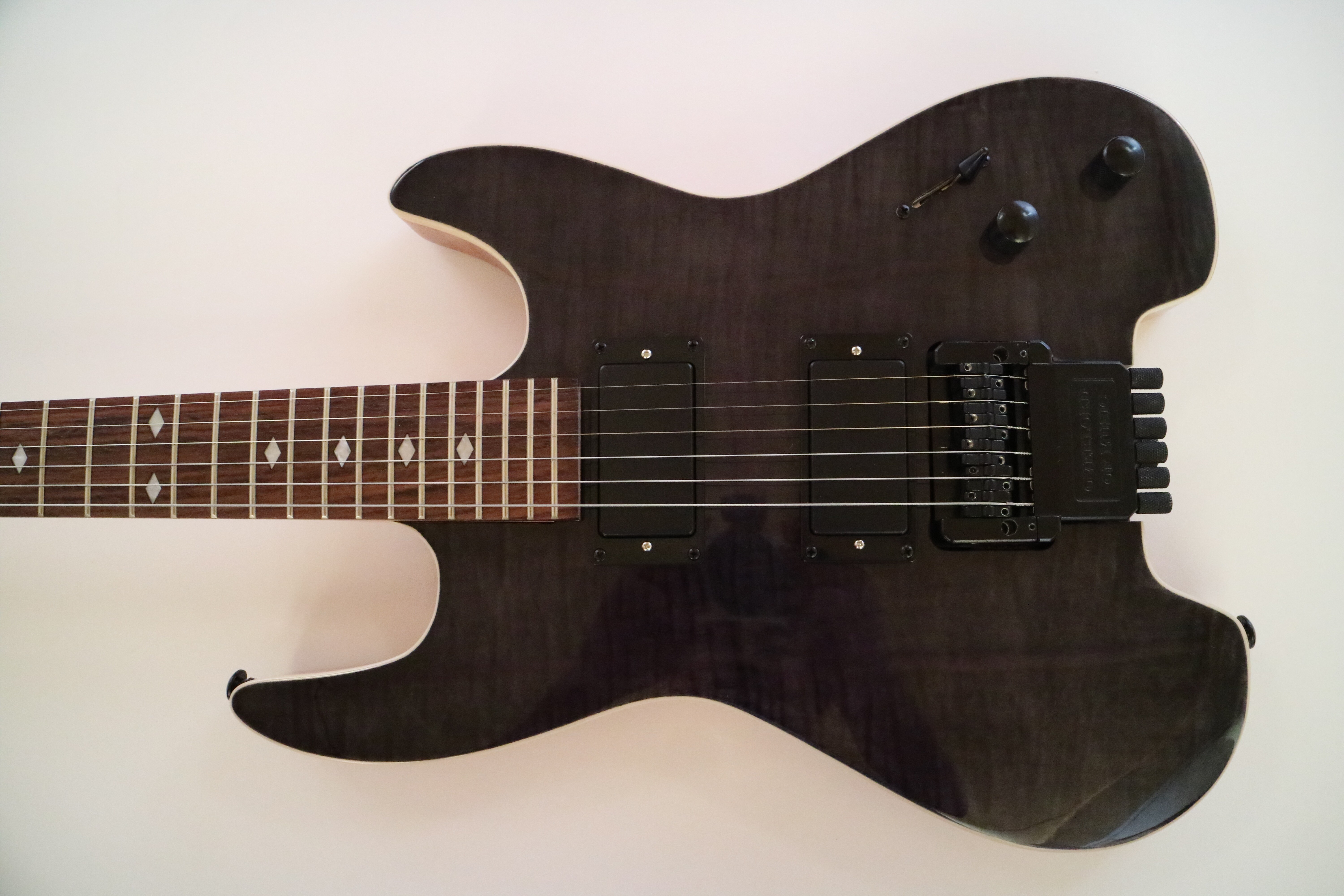 Guitarra Afanti Customized Hh Double Locking 6 Cuerdas Negra Sin Cabeza