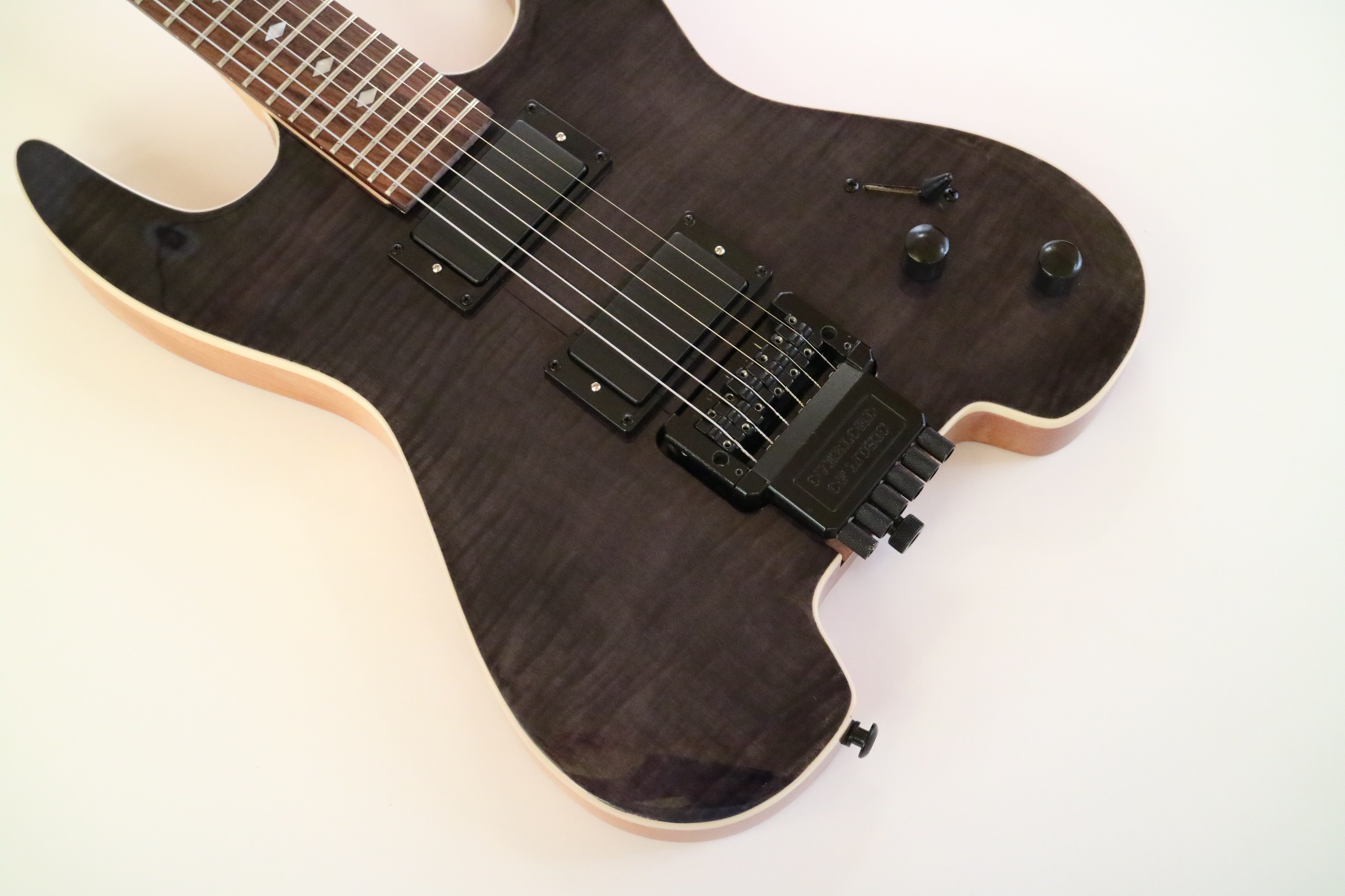 Guitarra Afanti Customized Hh Double Locking 6 Cuerdas Negra Sin Cabeza