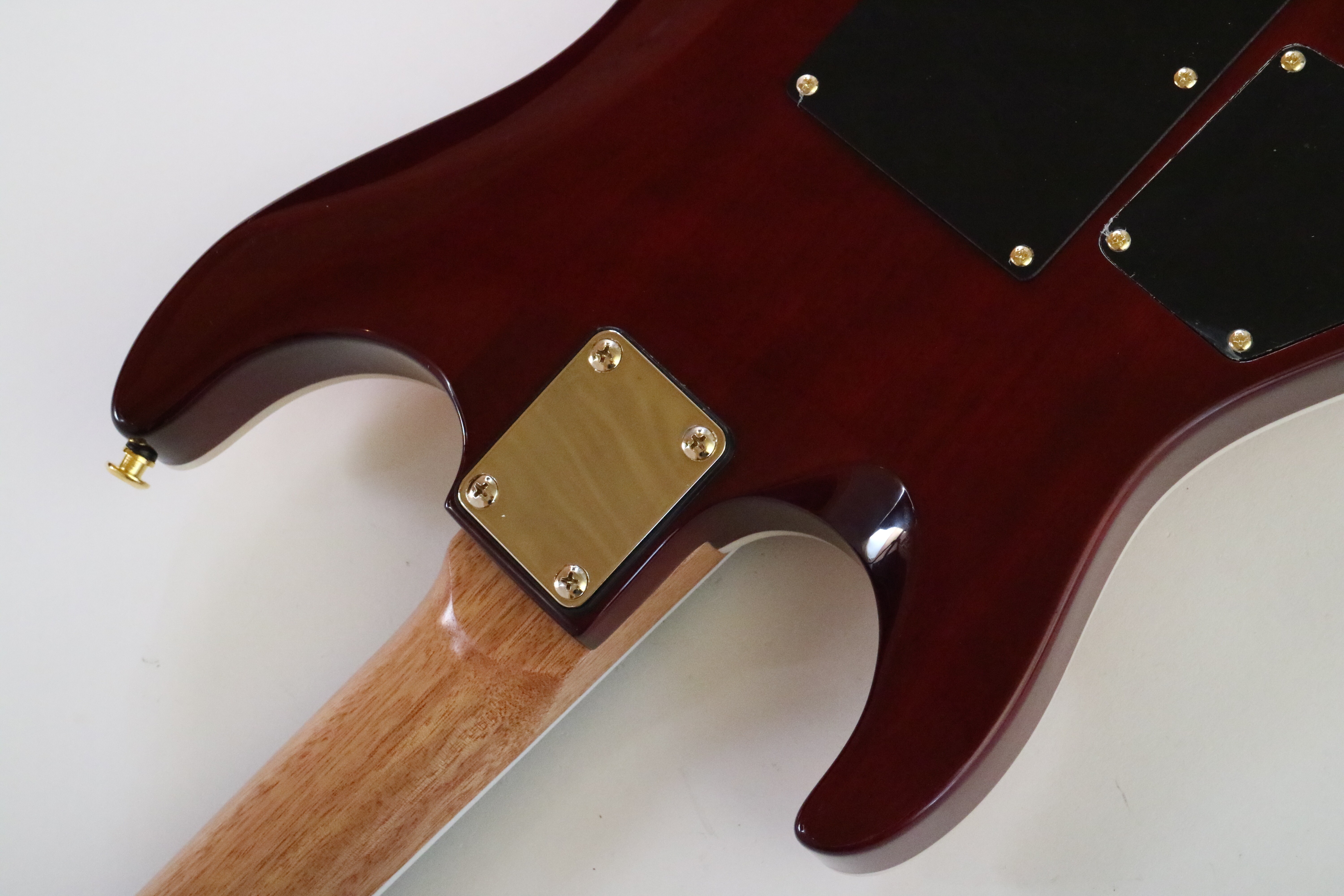 Guitarra Eléctrica Afanti Customized Sh Cuerpo de Caoba con Chapa de Arce Acolchado