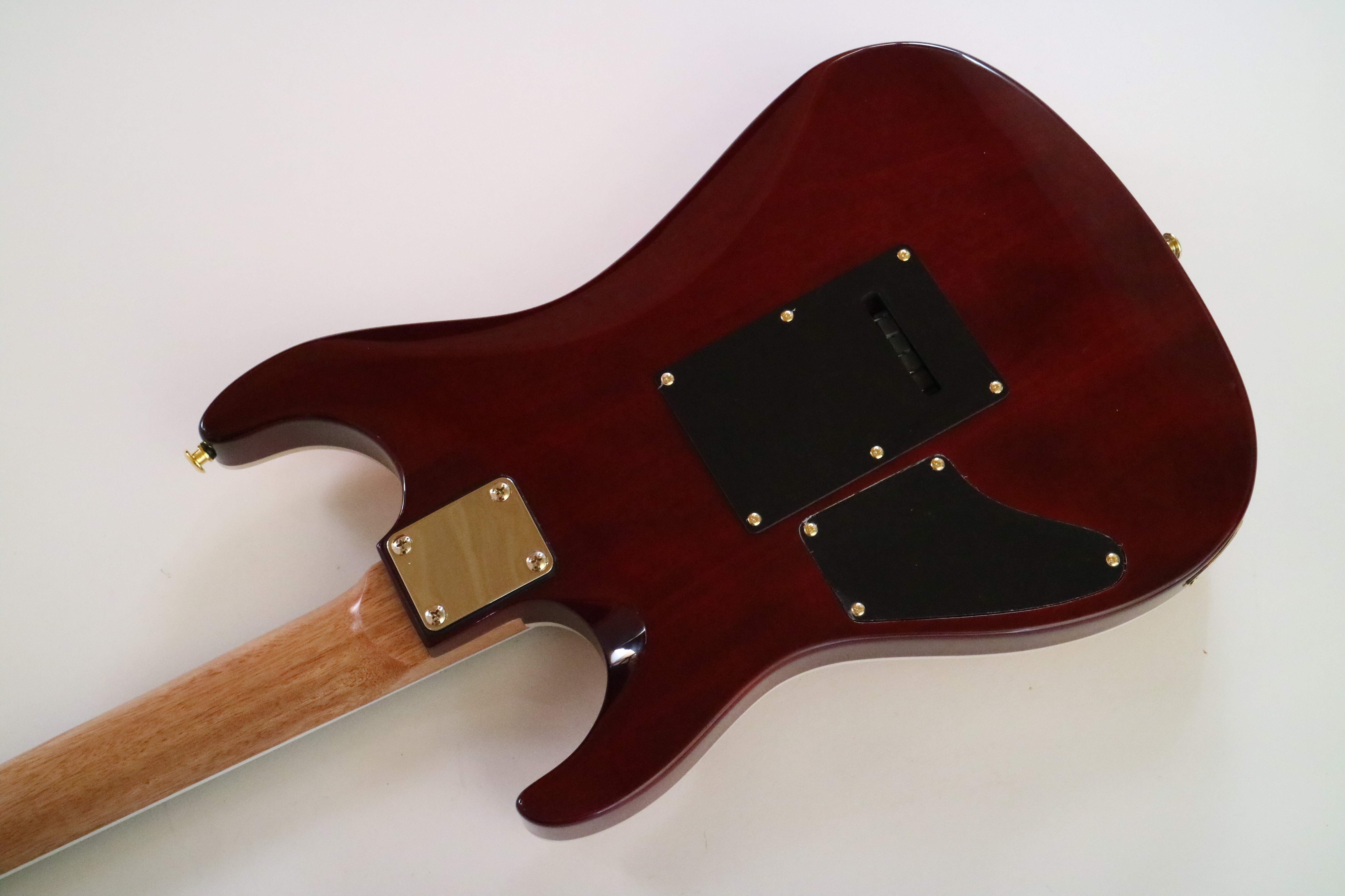 Guitarra Eléctrica Afanti Customized Sh Cuerpo de Caoba con Chapa de Arce Acolchado