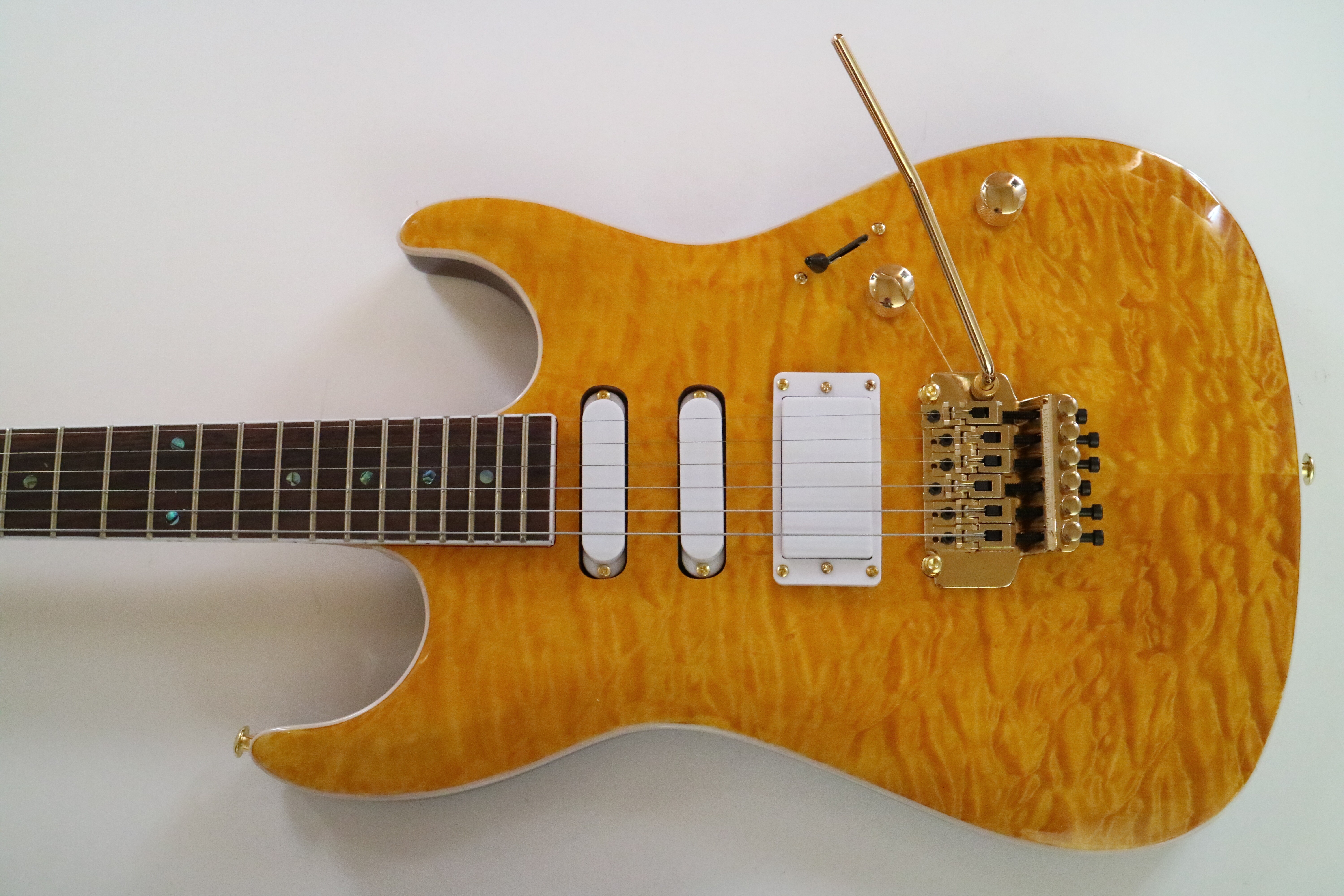 Guitarra Eléctrica Afanti Customized Sh Cuerpo de Caoba con Chapa de Arce Acolchado