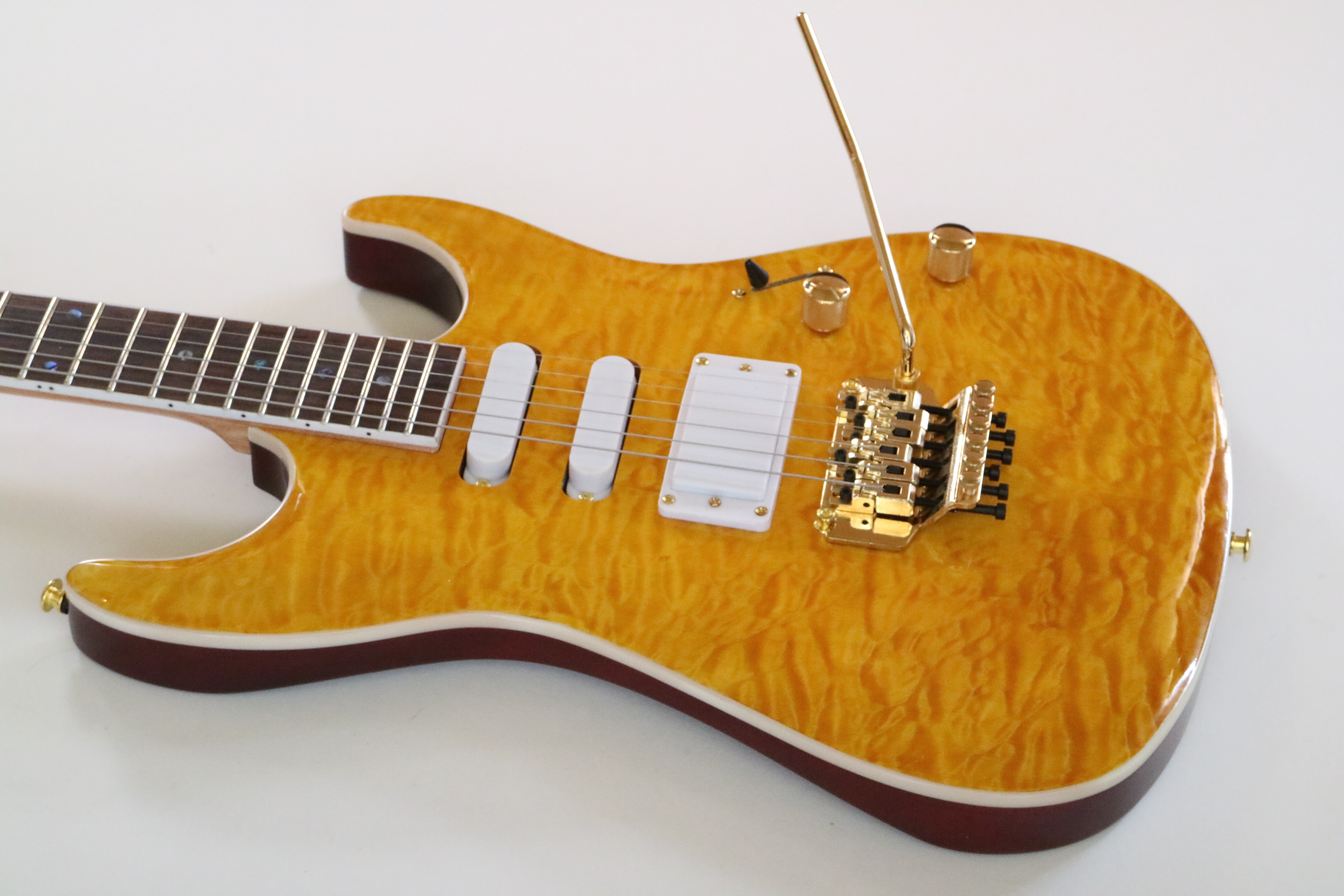 Guitarra Eléctrica Afanti Customized Sh Cuerpo de Caoba con Chapa de Arce Acolchado