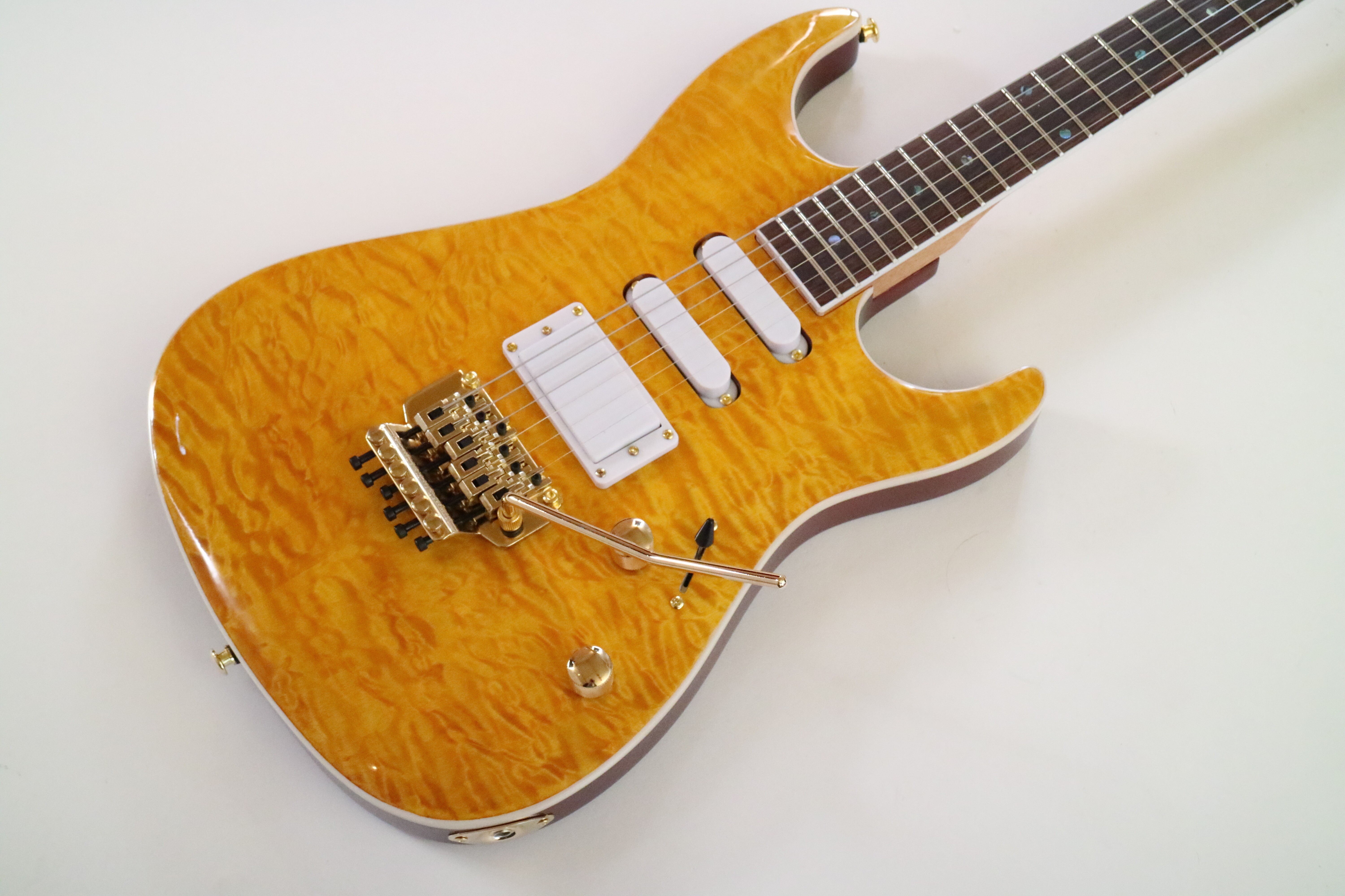 Guitarra Eléctrica Afanti Customized Sh Cuerpo de Caoba con Chapa de Arce Acolchado