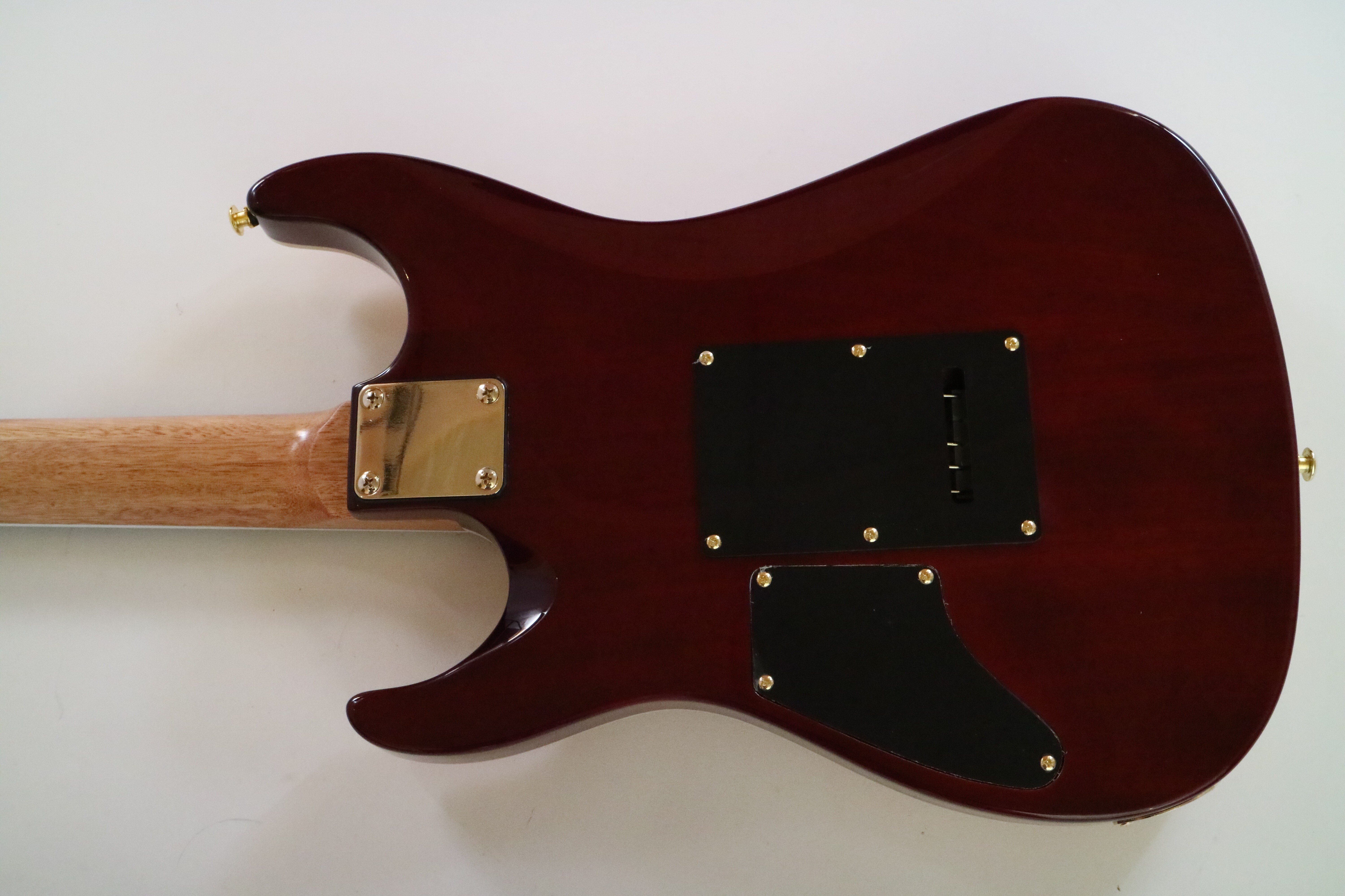Guitarra Eléctrica Afanti Customized Sh Cuerpo de Caoba con Chapa de Arce Acolchado