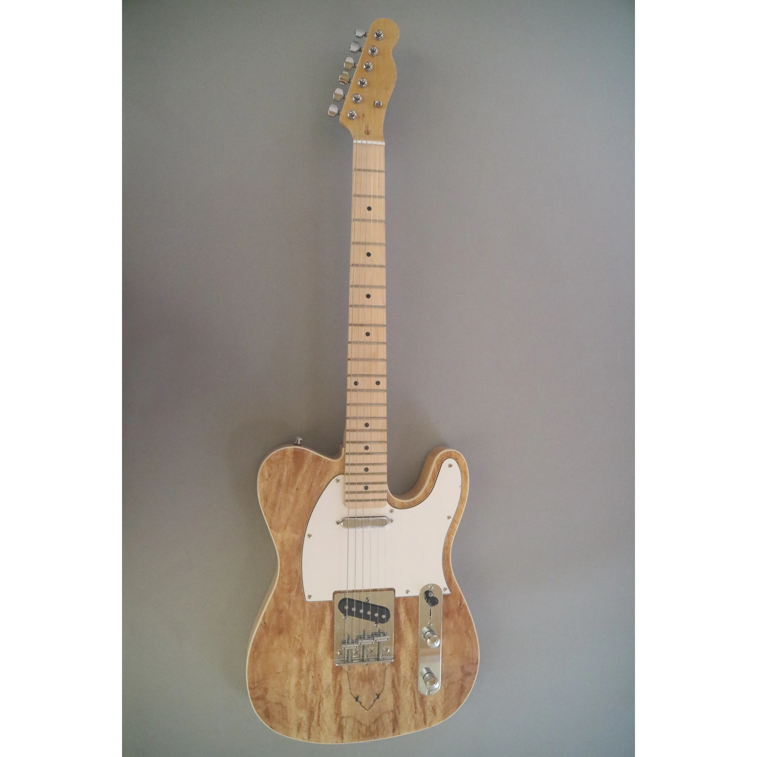 Guitarra Eléctrica Afanti Customizada de Caoba con Tapa de Arce Espaltado