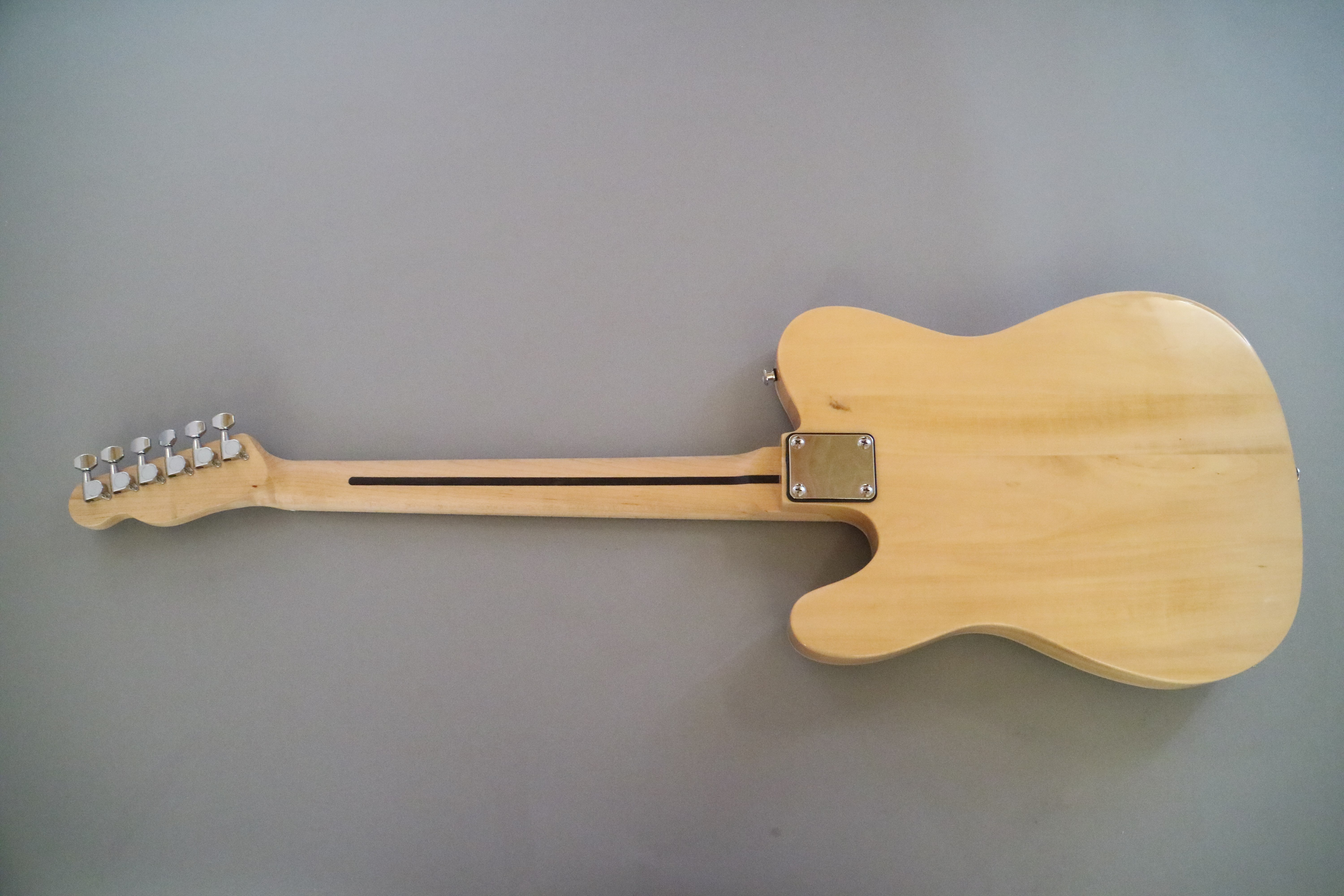 Guitarra Eléctrica Afanti Customizada de Caoba con Tapa de Arce Espaltado