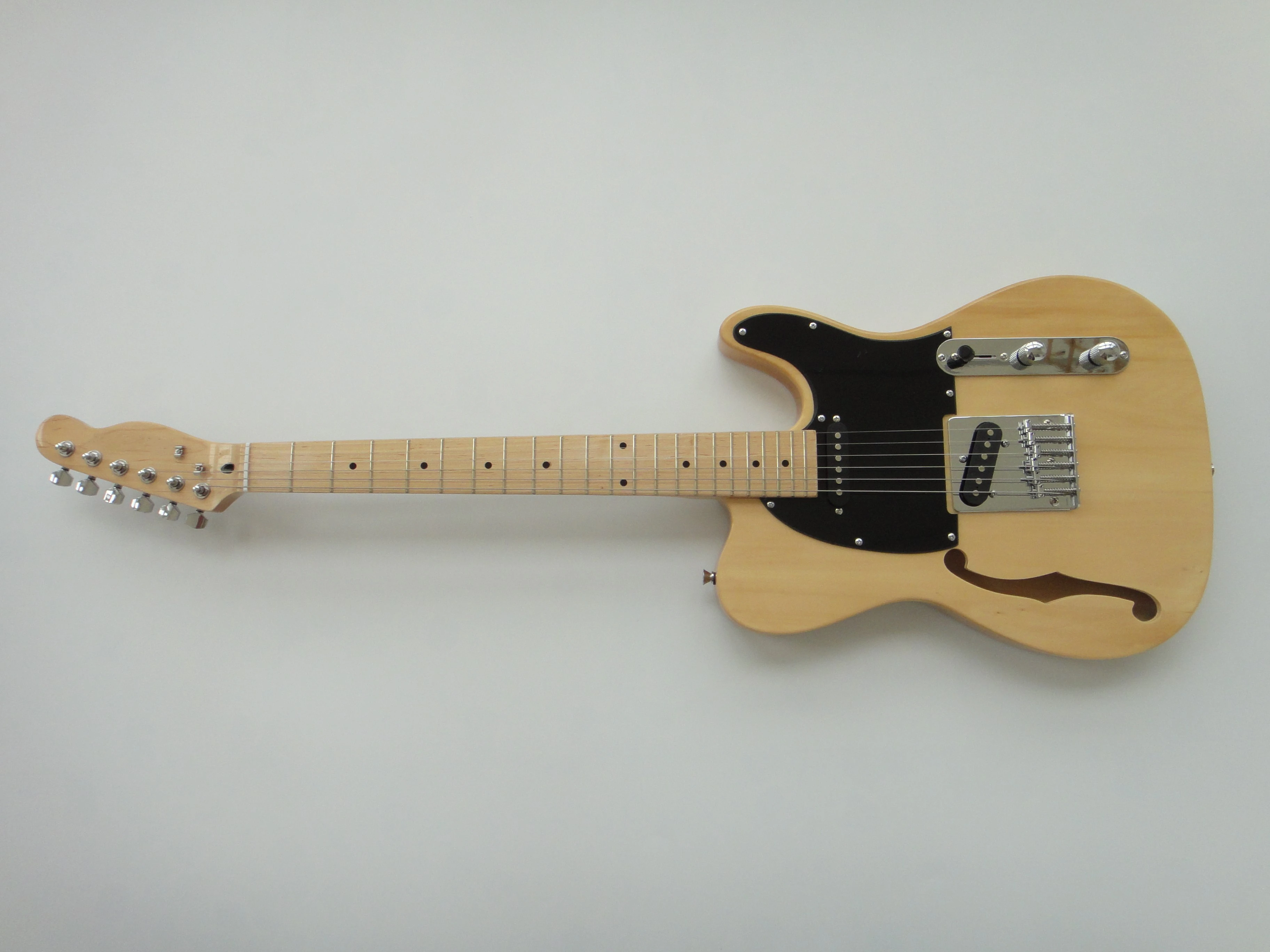 Guitarra Eléctrica Afanti Cuerpo Arce Semi Hueco