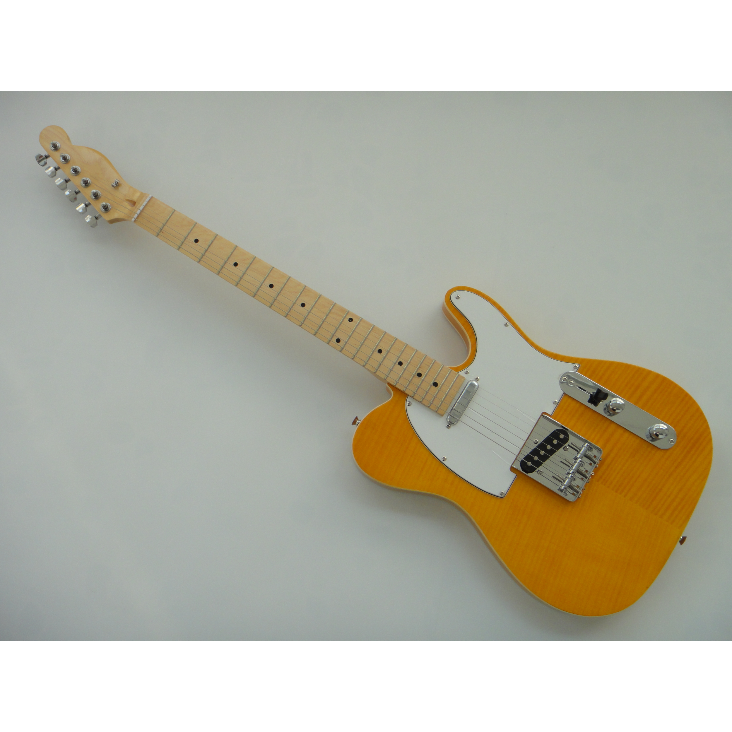 Guitarra acústica eléctrica Afanti con cuerpo de caoba y tapa de arce flameado