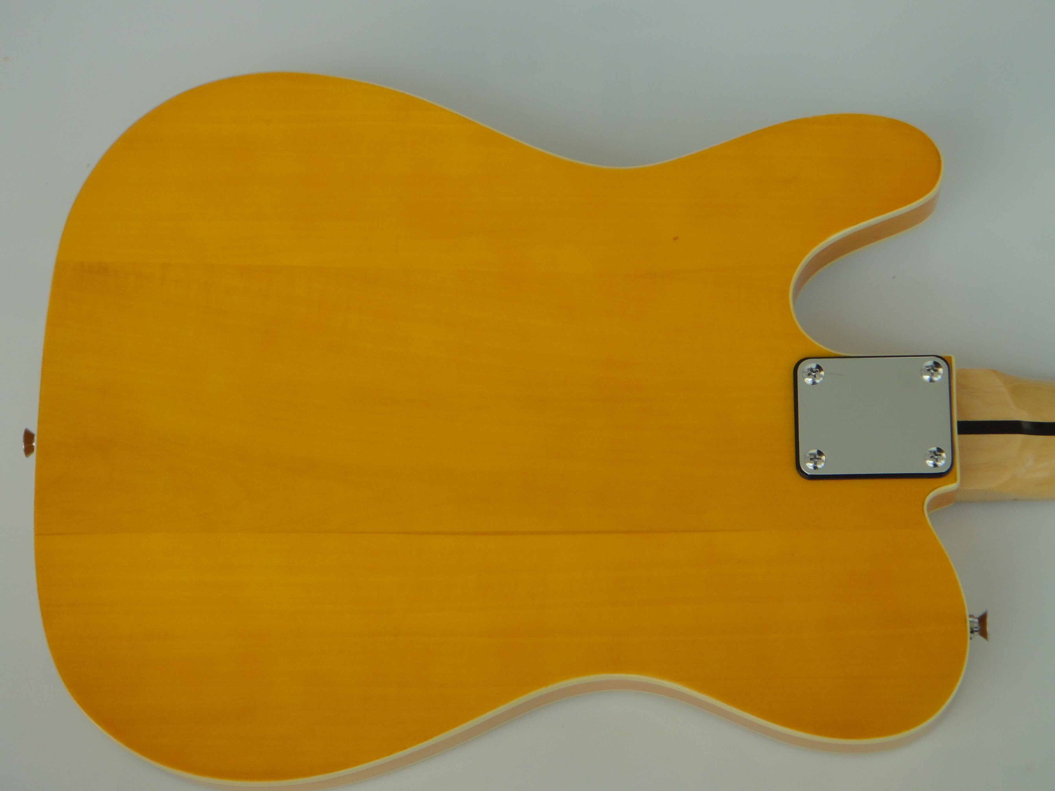 Guitarra acústica eléctrica Afanti con cuerpo de caoba y tapa de arce flameado