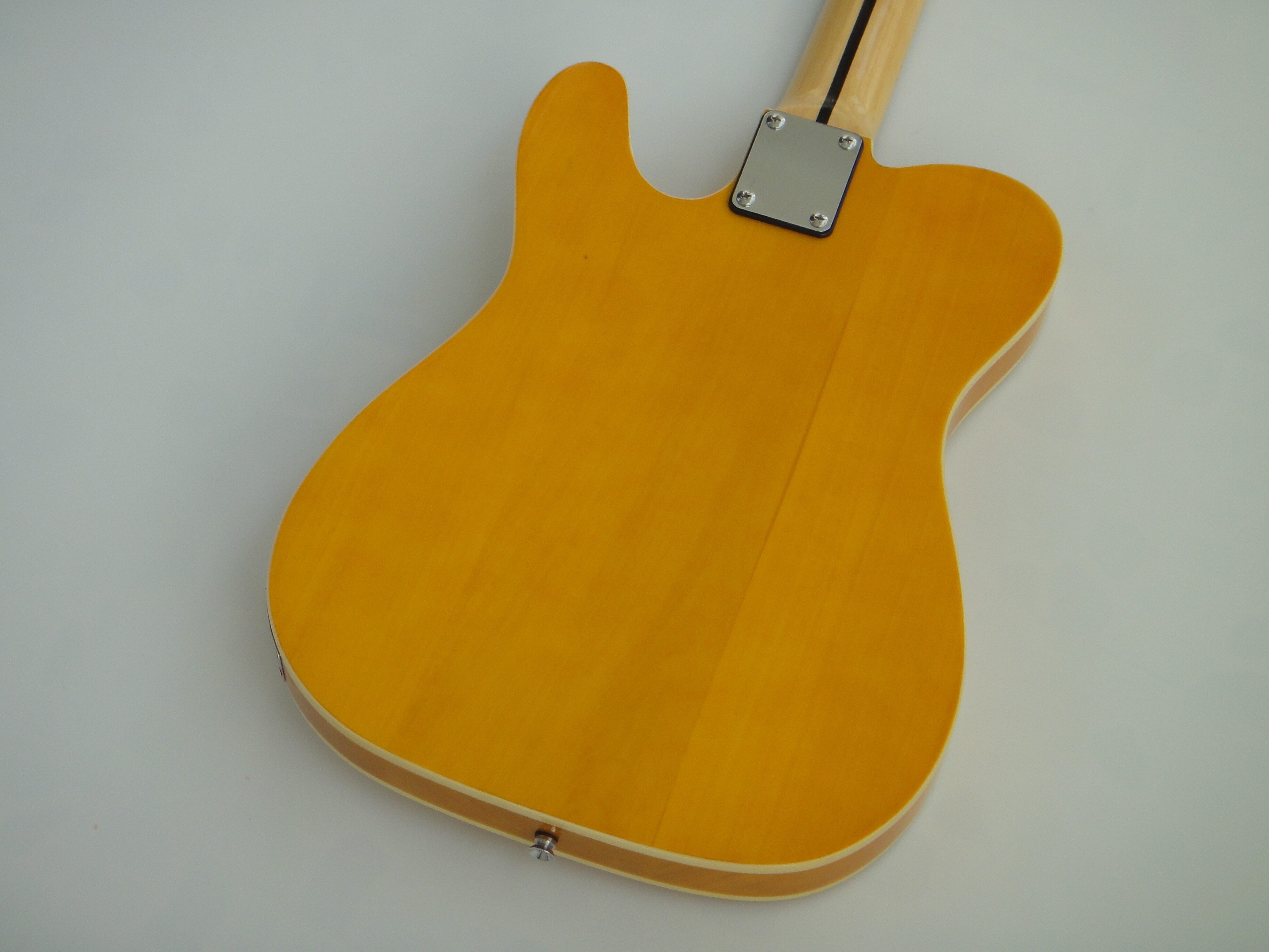 Guitarra acústica eléctrica Afanti con cuerpo de caoba y tapa de arce flameado