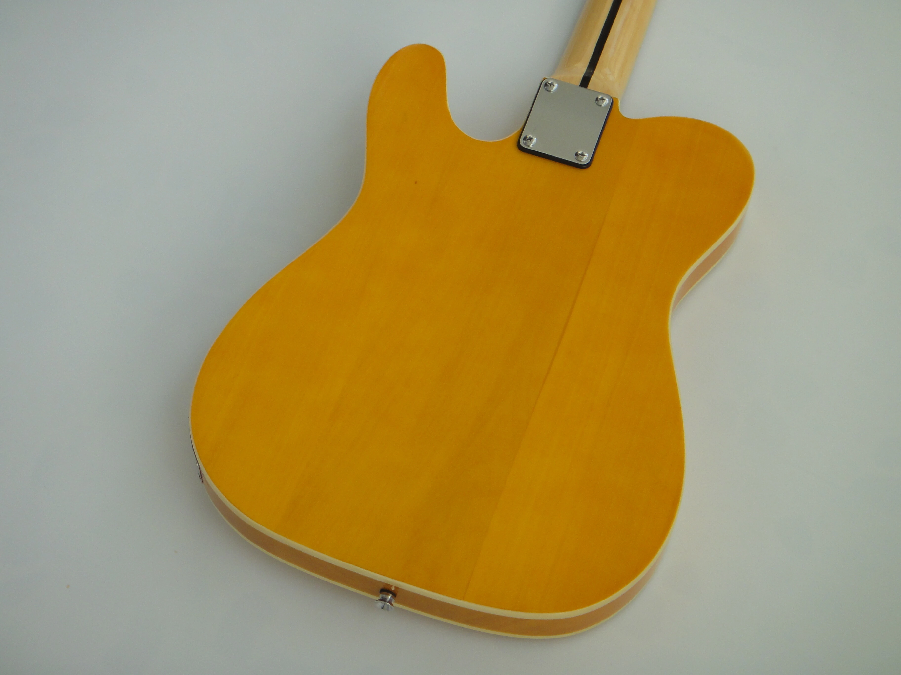 Guitarra acústica eléctrica Afanti con cuerpo de caoba y tapa de arce flameado