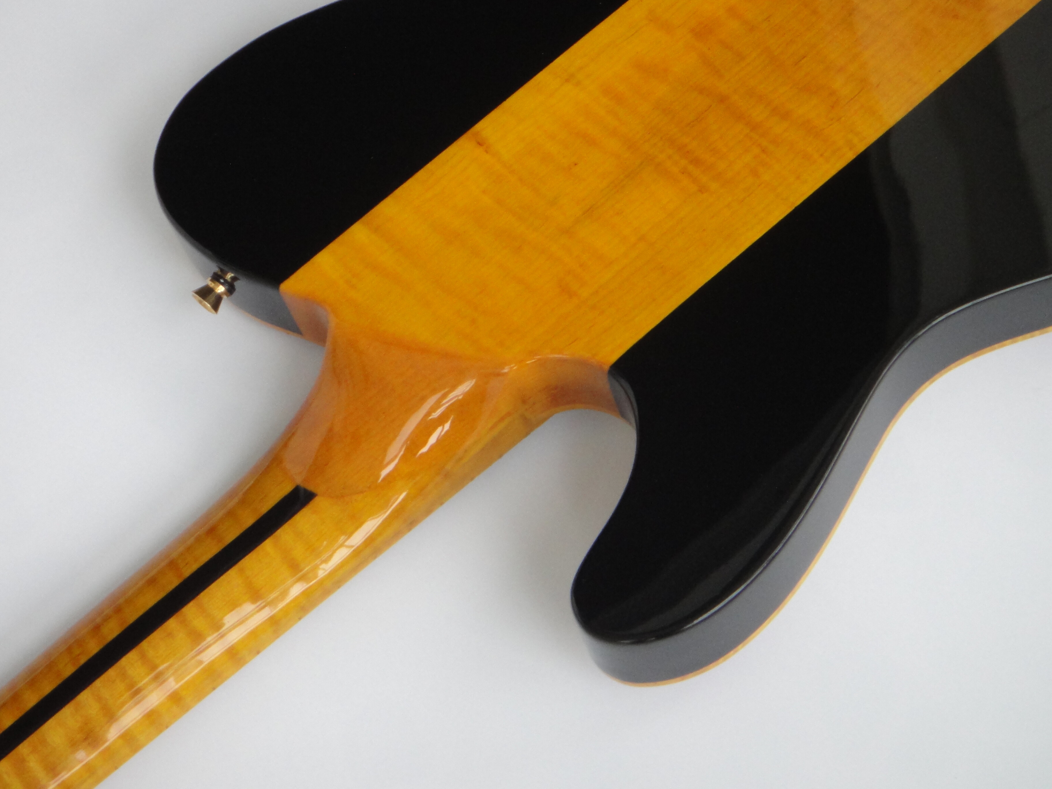 Afanti Guitarra acústica eléctrica personalizada con cuerpo de caoba y chapa de arce acolchado