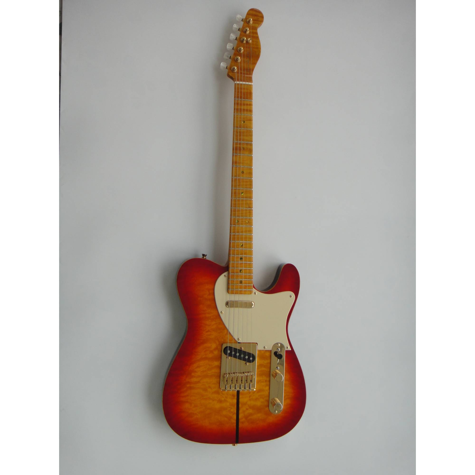 Afanti Guitarra acústica eléctrica personalizada con cuerpo de caoba y chapa de arce acolchado