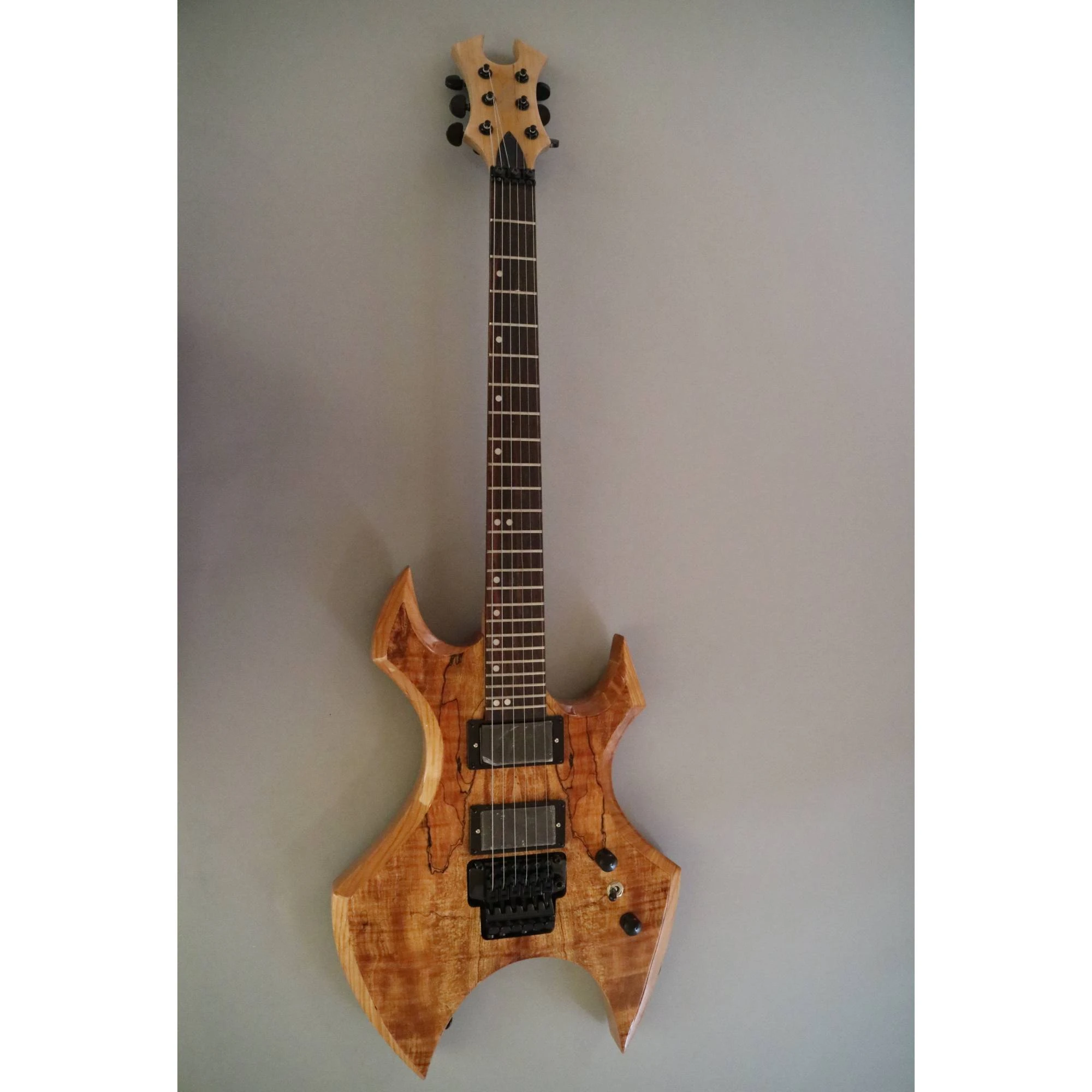 Guitarra eléctrica personalizada Afanti con cuerpo de caoba y chapa de arce veteado