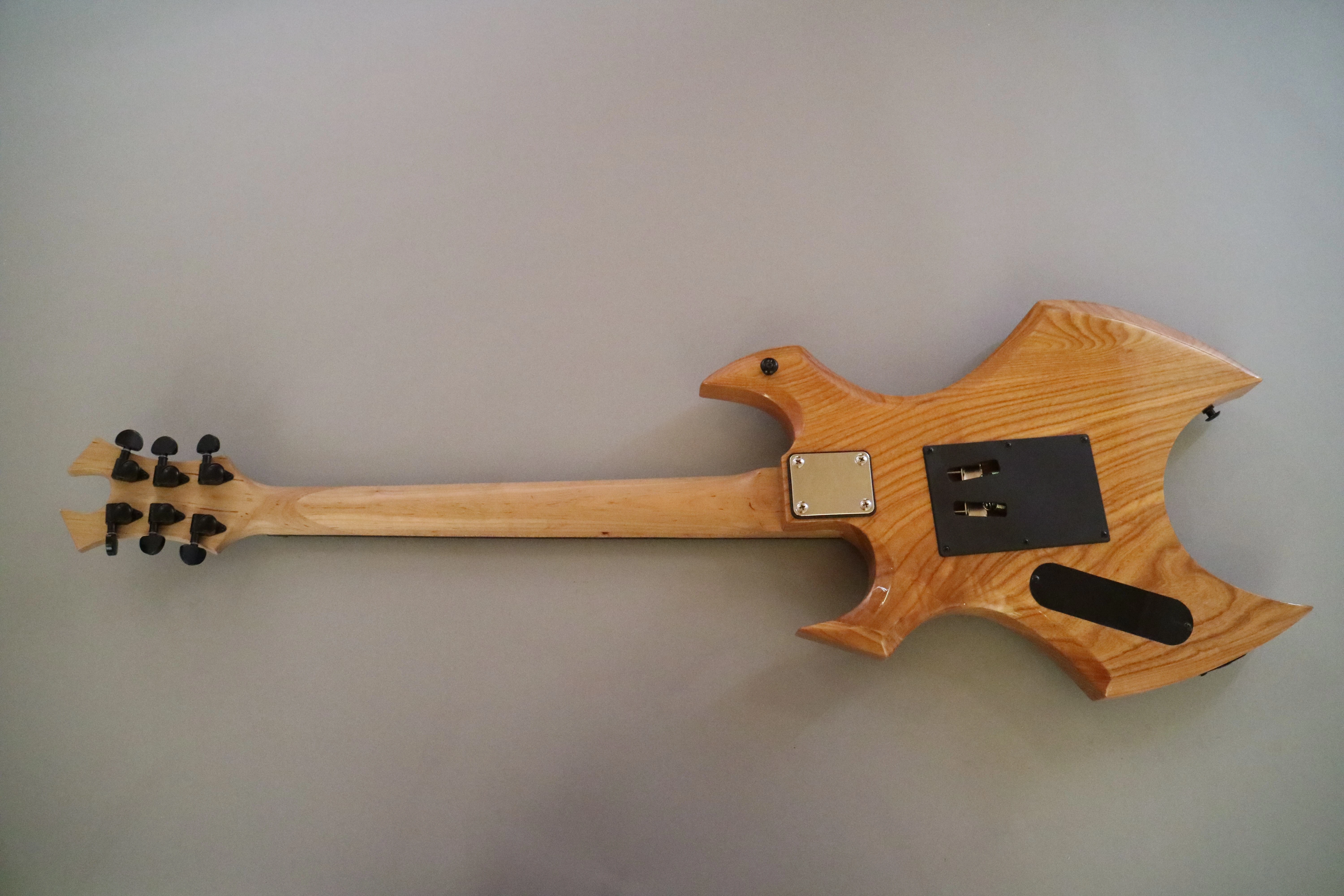 Guitarra eléctrica personalizada Afanti con cuerpo de caoba y chapa de arce veteado