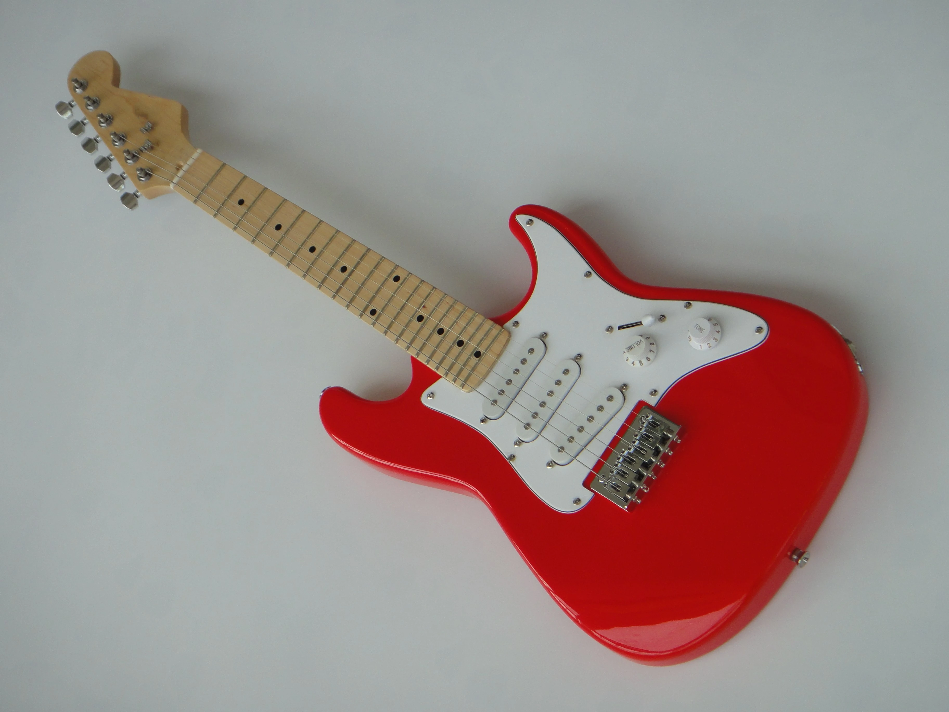 Afanti Guitarra Eléctrica Roja con Cuerpo de Caoba y Mástil de Arce