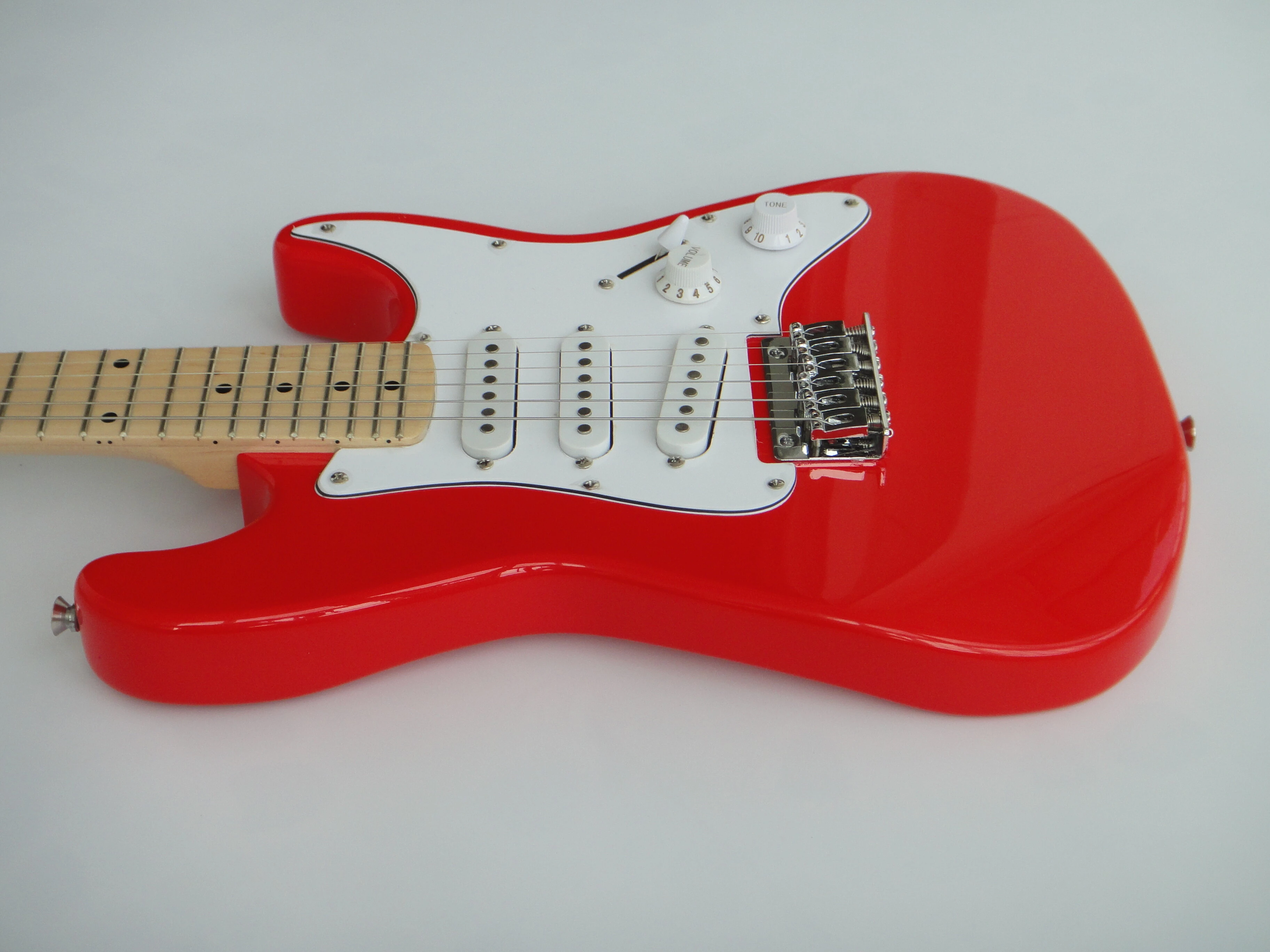 Afanti Guitarra Eléctrica Roja con Cuerpo de Caoba y Mástil de Arce