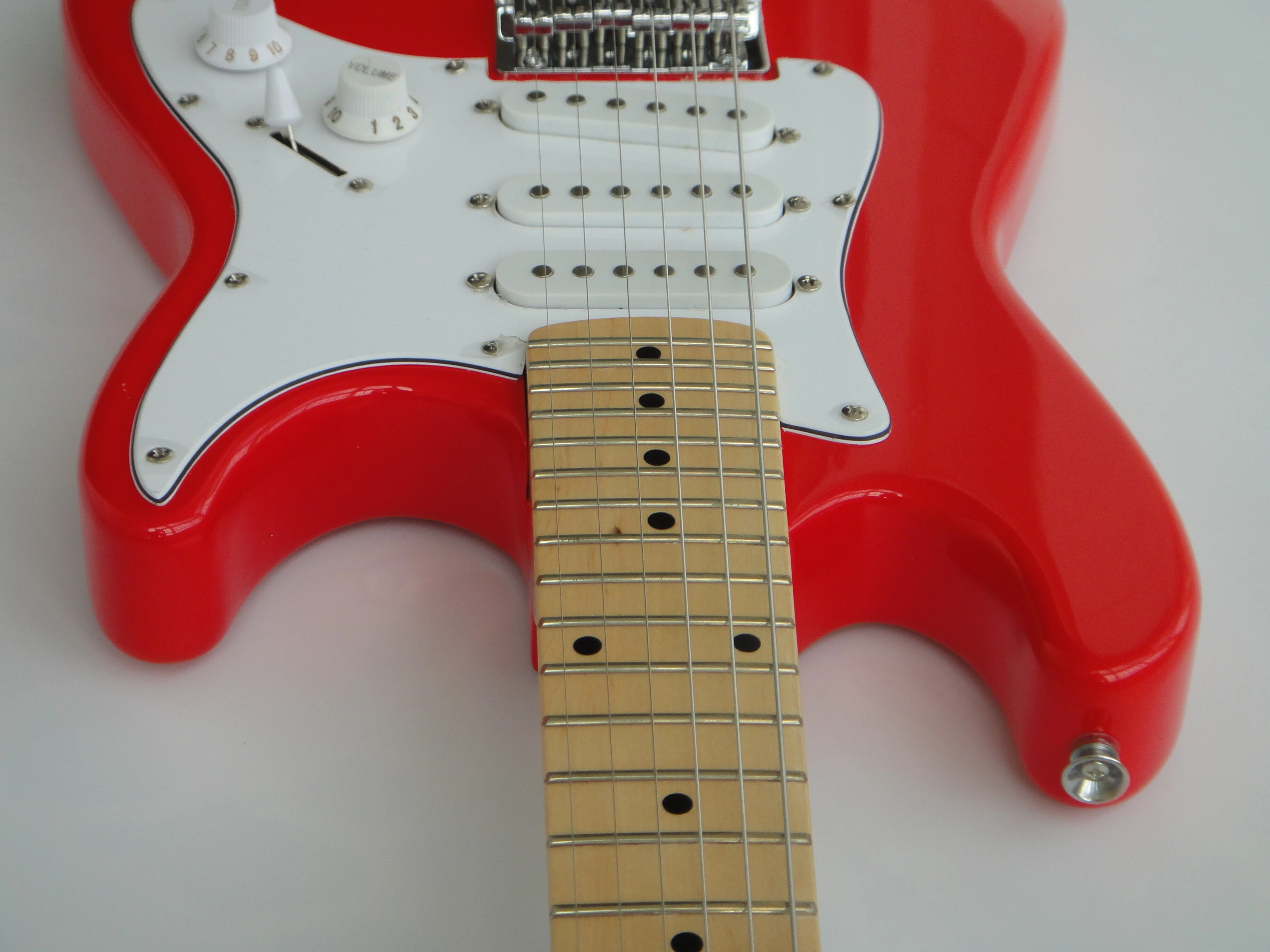 Afanti Guitarra Eléctrica Roja con Cuerpo de Caoba y Mástil de Arce