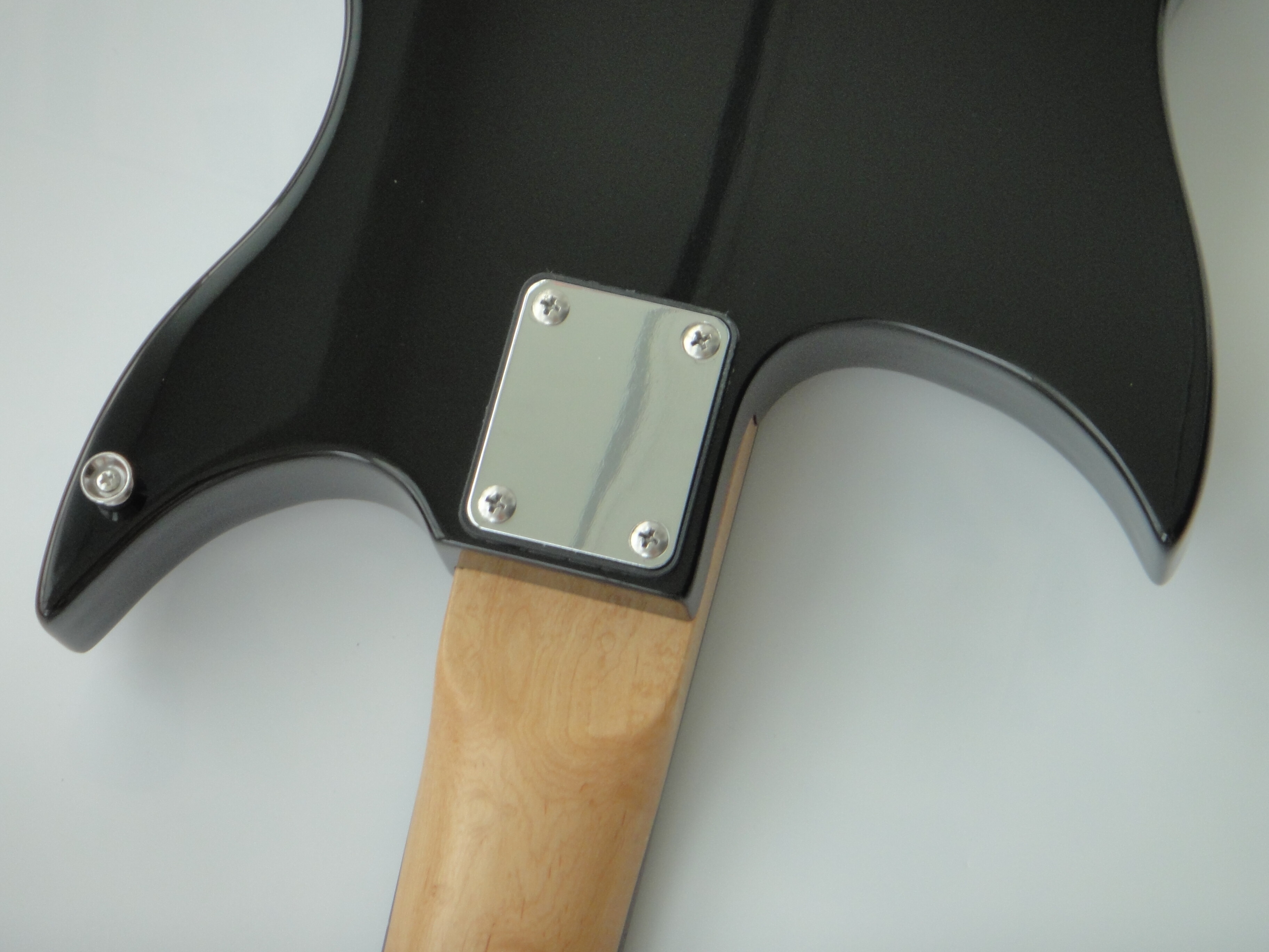 Guitarra eléctrica Afanti con diapasón de palisandro y fondo negro