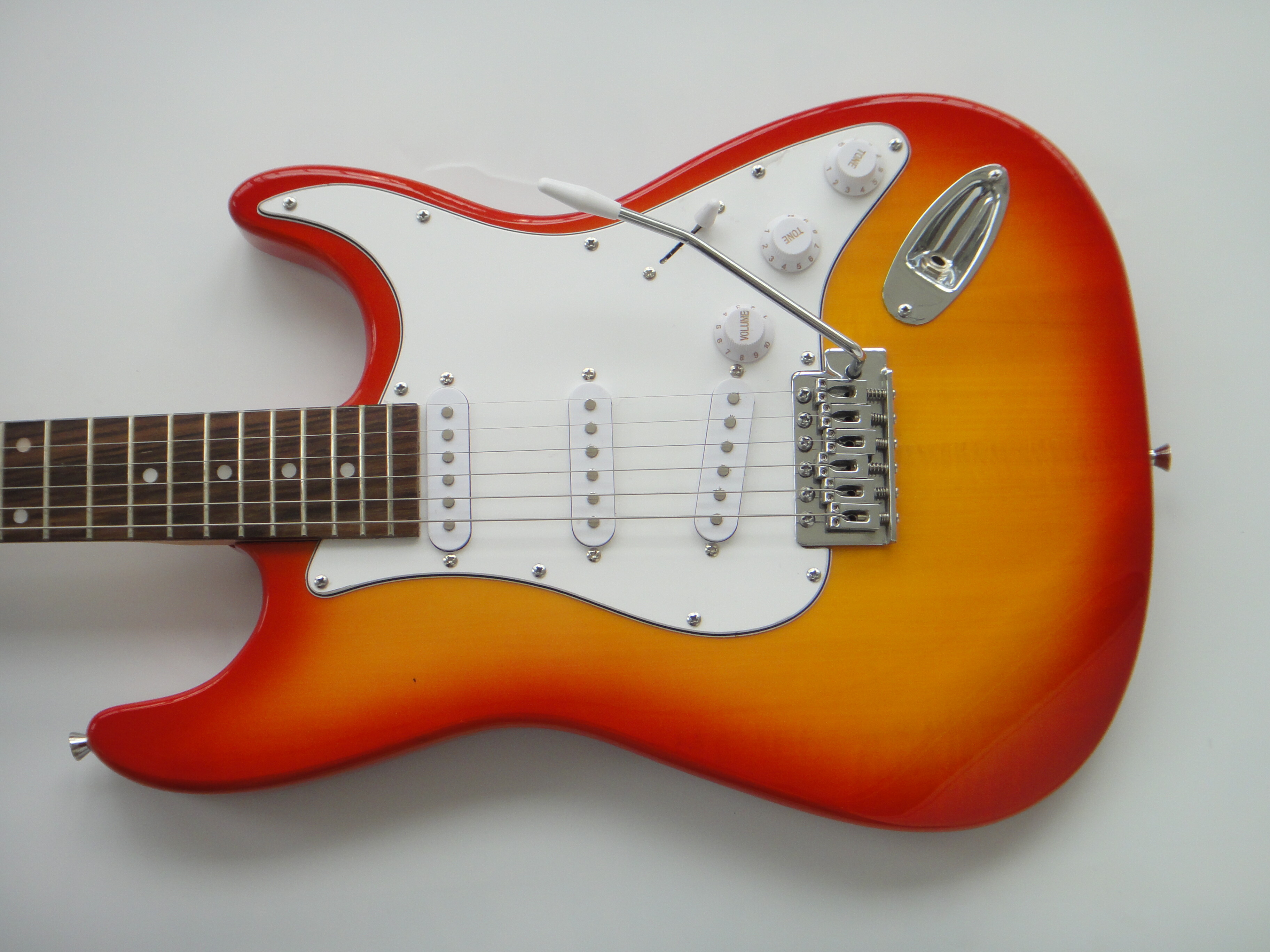 Guitarra Eléctrica Afanti SSS Pickups Cuerpo de Caoba Modelo St