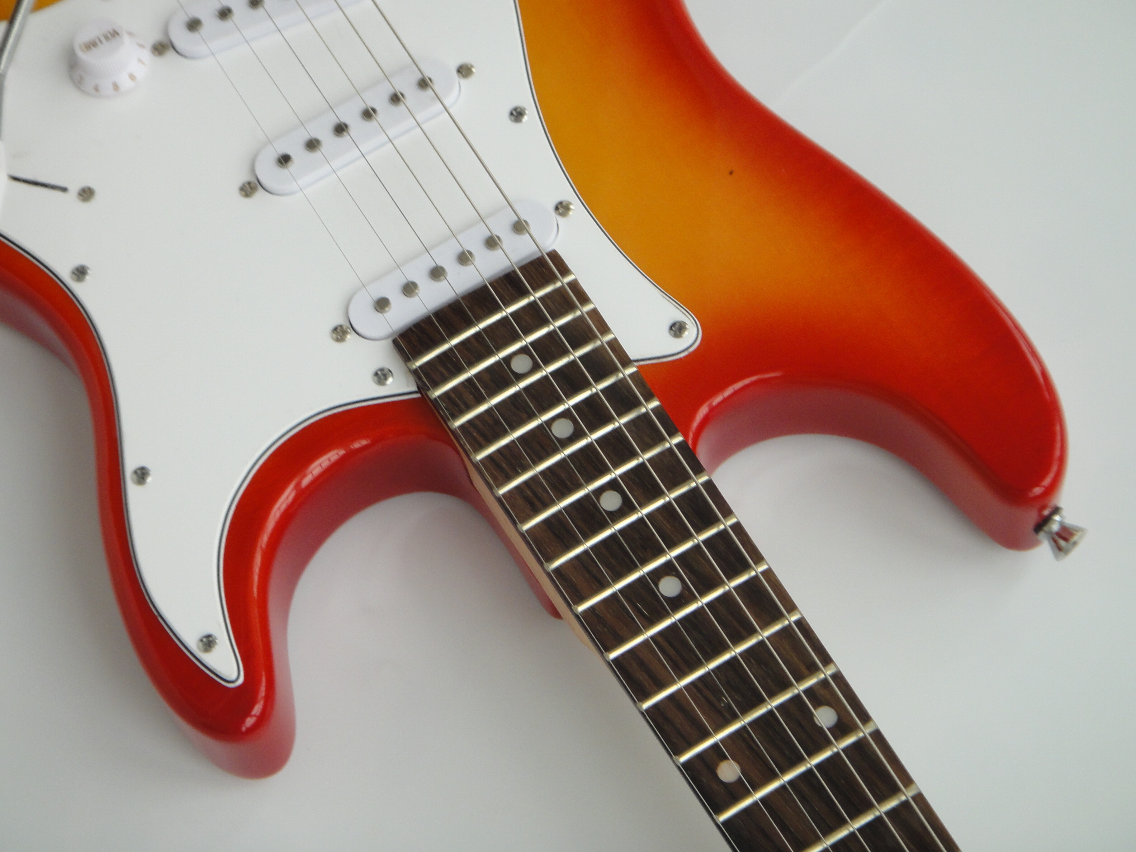 Guitarra Eléctrica Afanti SSS Pickups Cuerpo de Caoba Modelo St