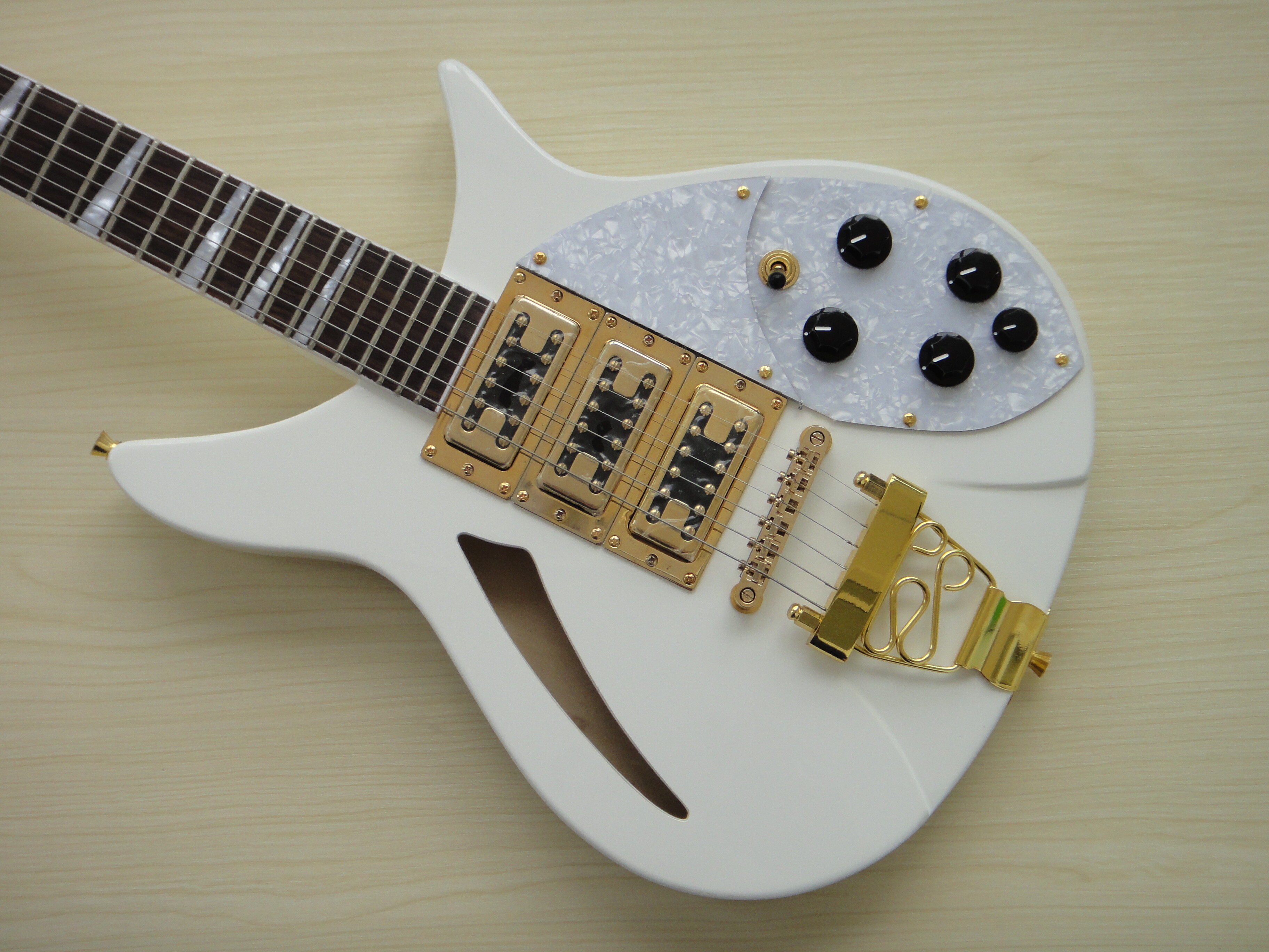 Guitarra eléctrica estilo Rick personalizada Afanti con cuerpo de caoba