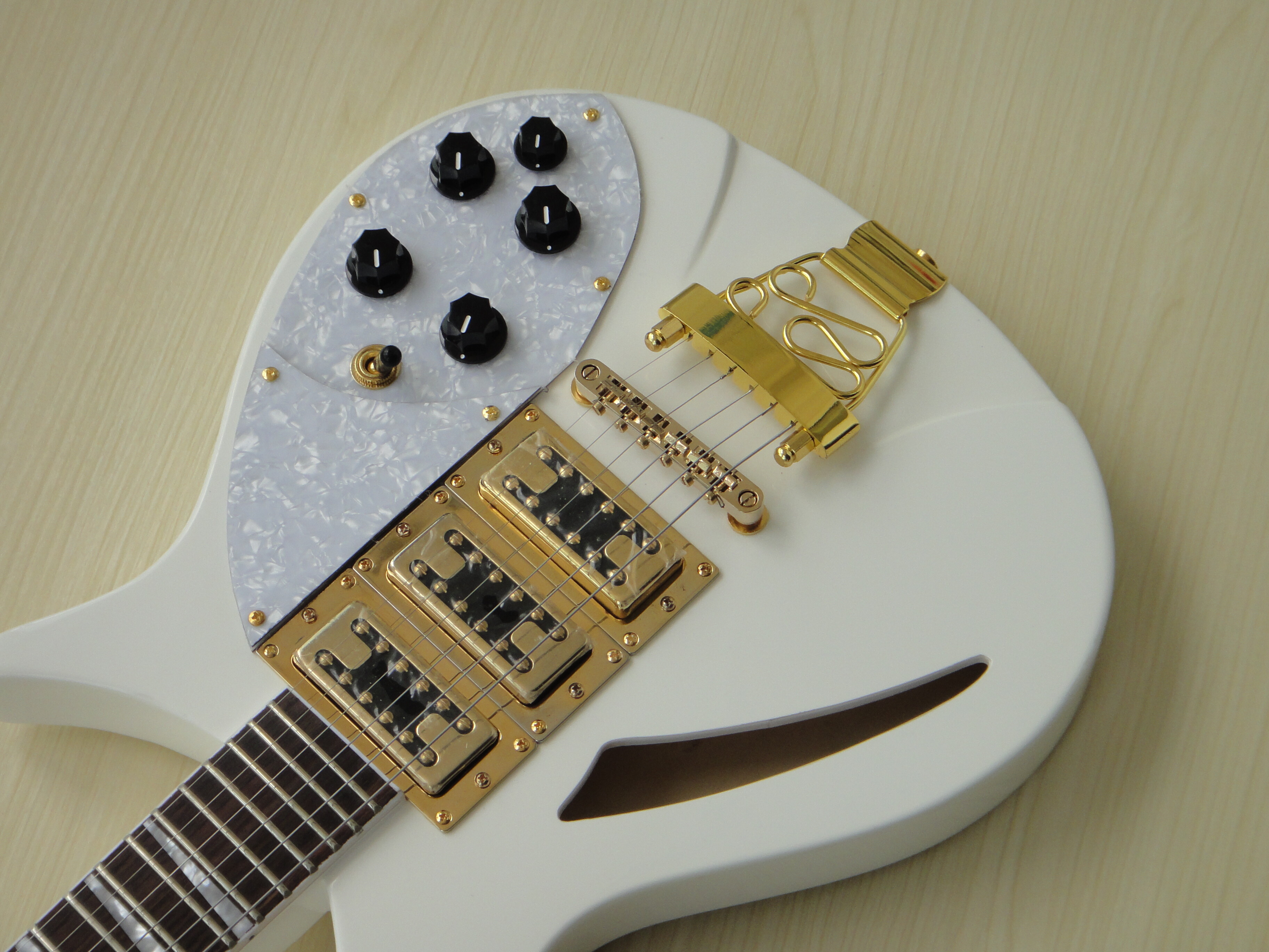 Guitarra eléctrica estilo Rick personalizada Afanti con cuerpo de caoba