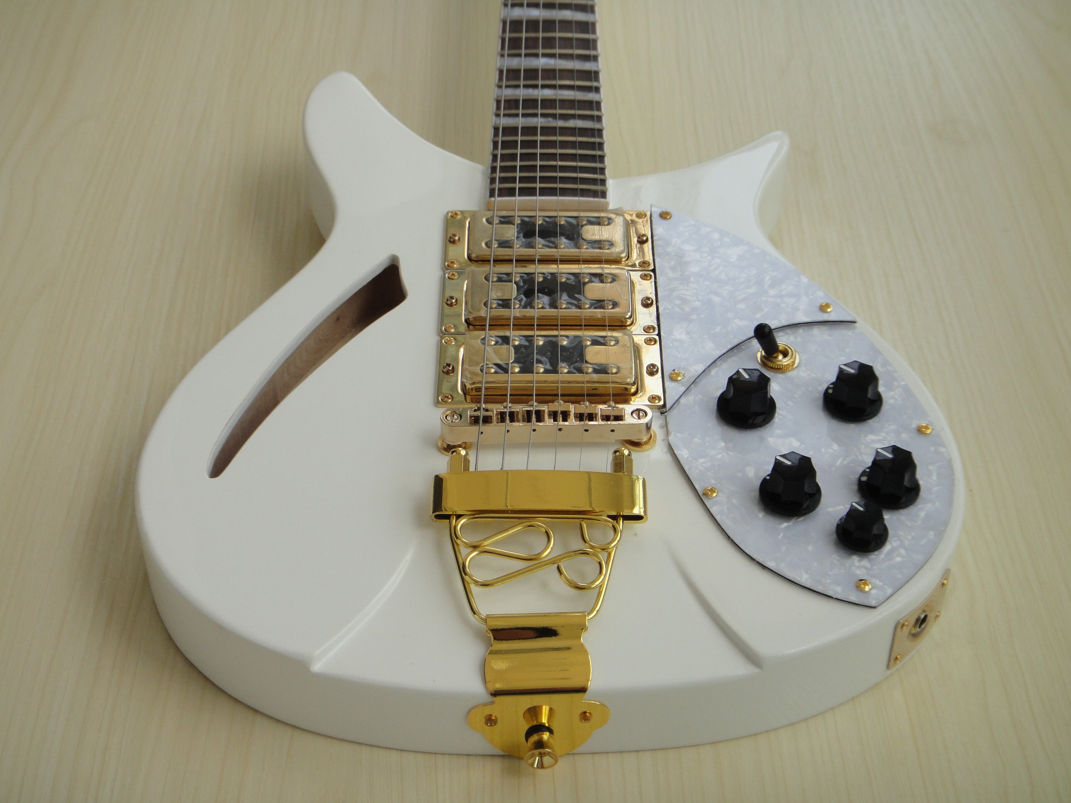 Guitarra eléctrica estilo Rick personalizada Afanti con cuerpo de caoba