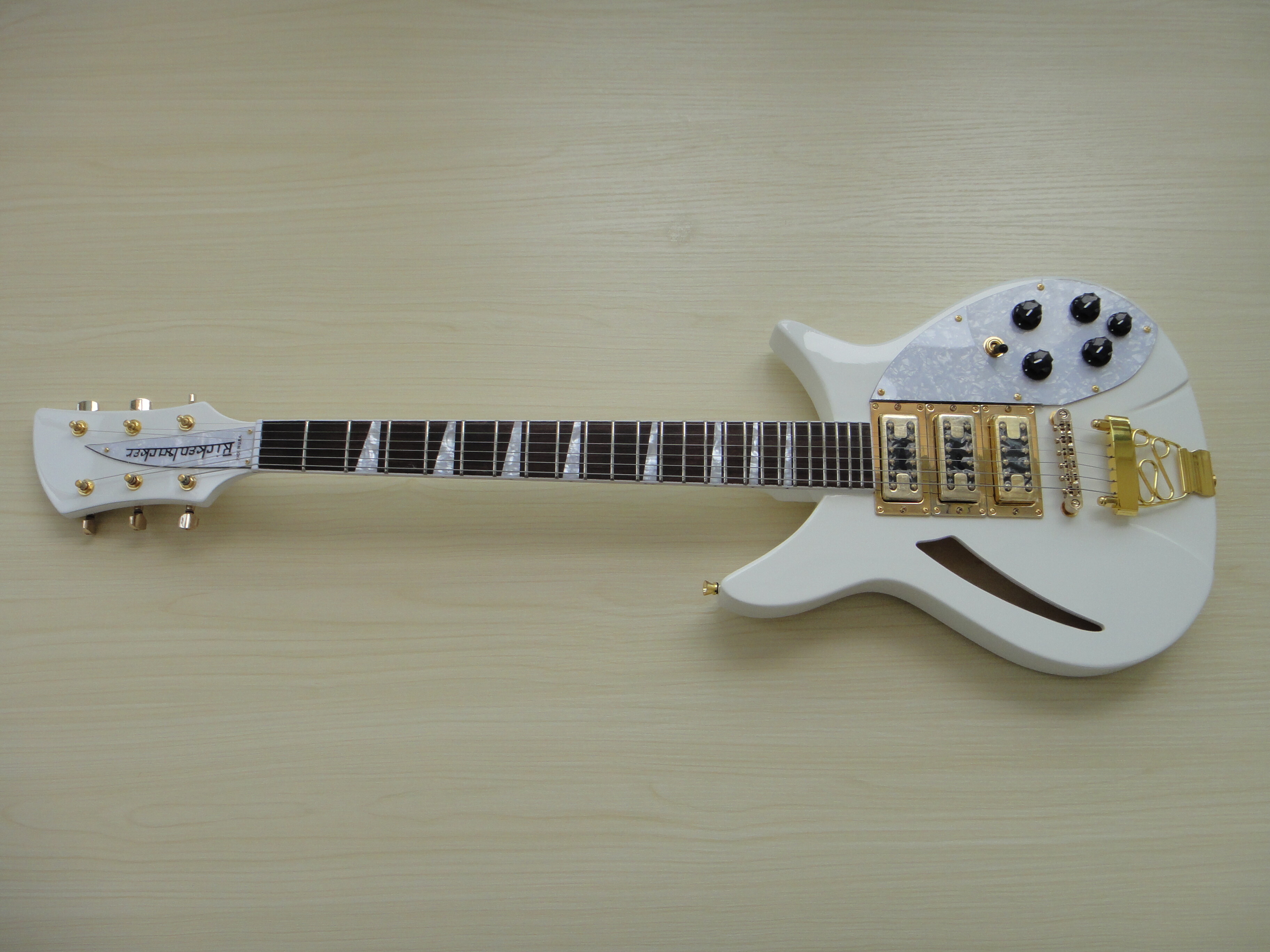 Guitarra eléctrica estilo Rick personalizada Afanti con cuerpo de caoba