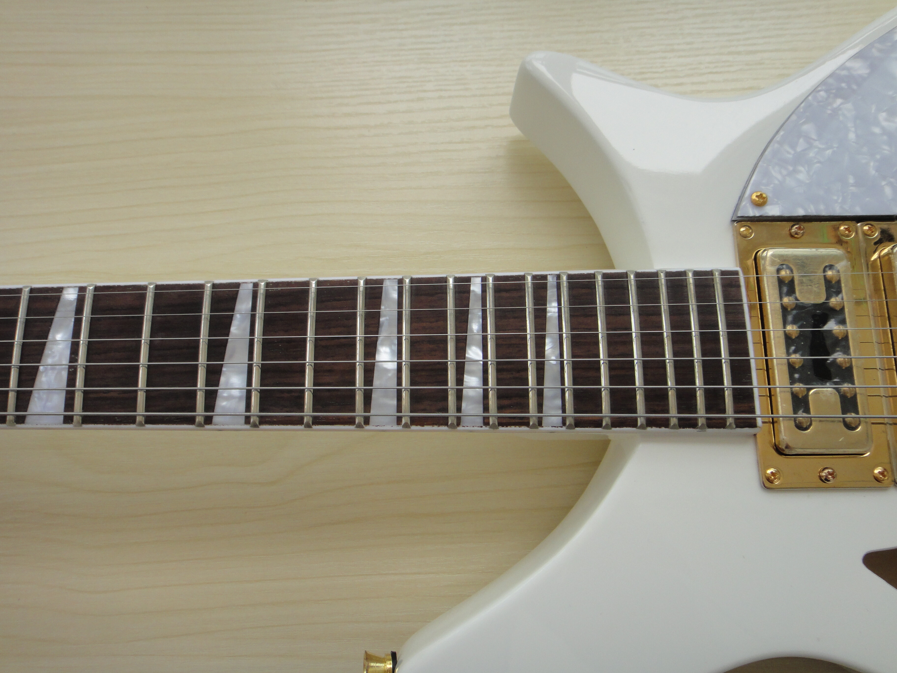 Guitarra eléctrica estilo Rick personalizada Afanti con cuerpo de caoba