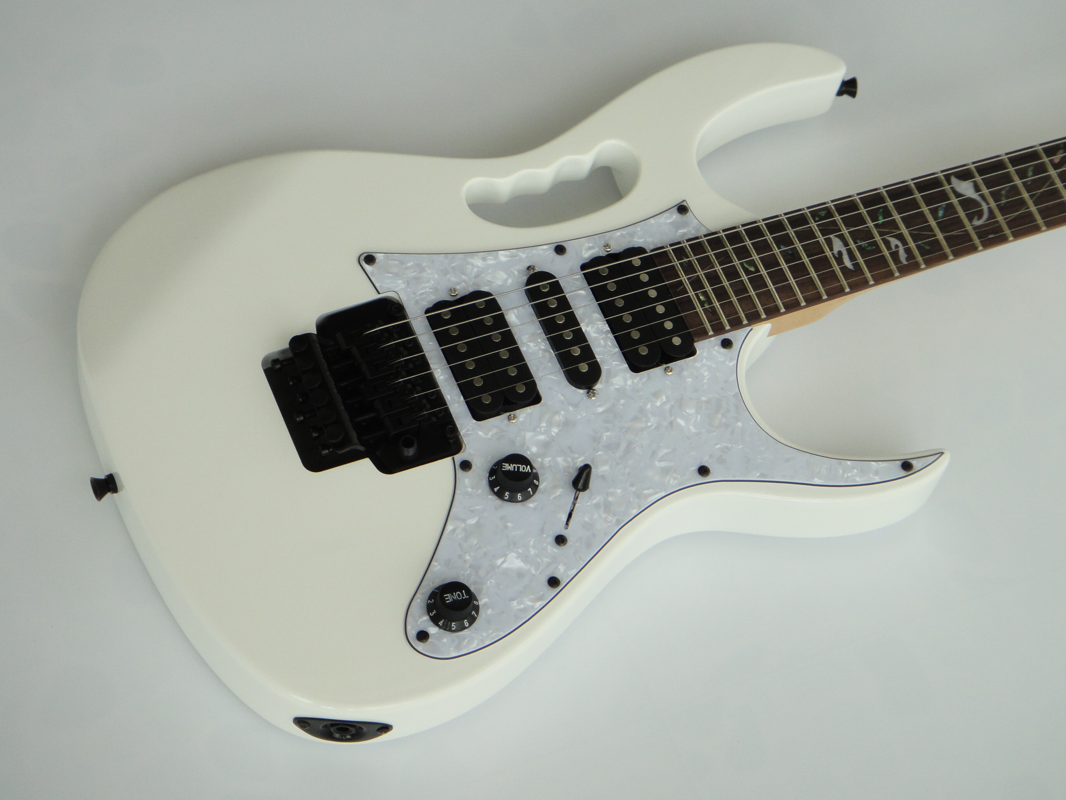 Afanti Guitarra Eléctrica Personalizada con Mástil Atornillado de Arce y Cuerpo de Tilo