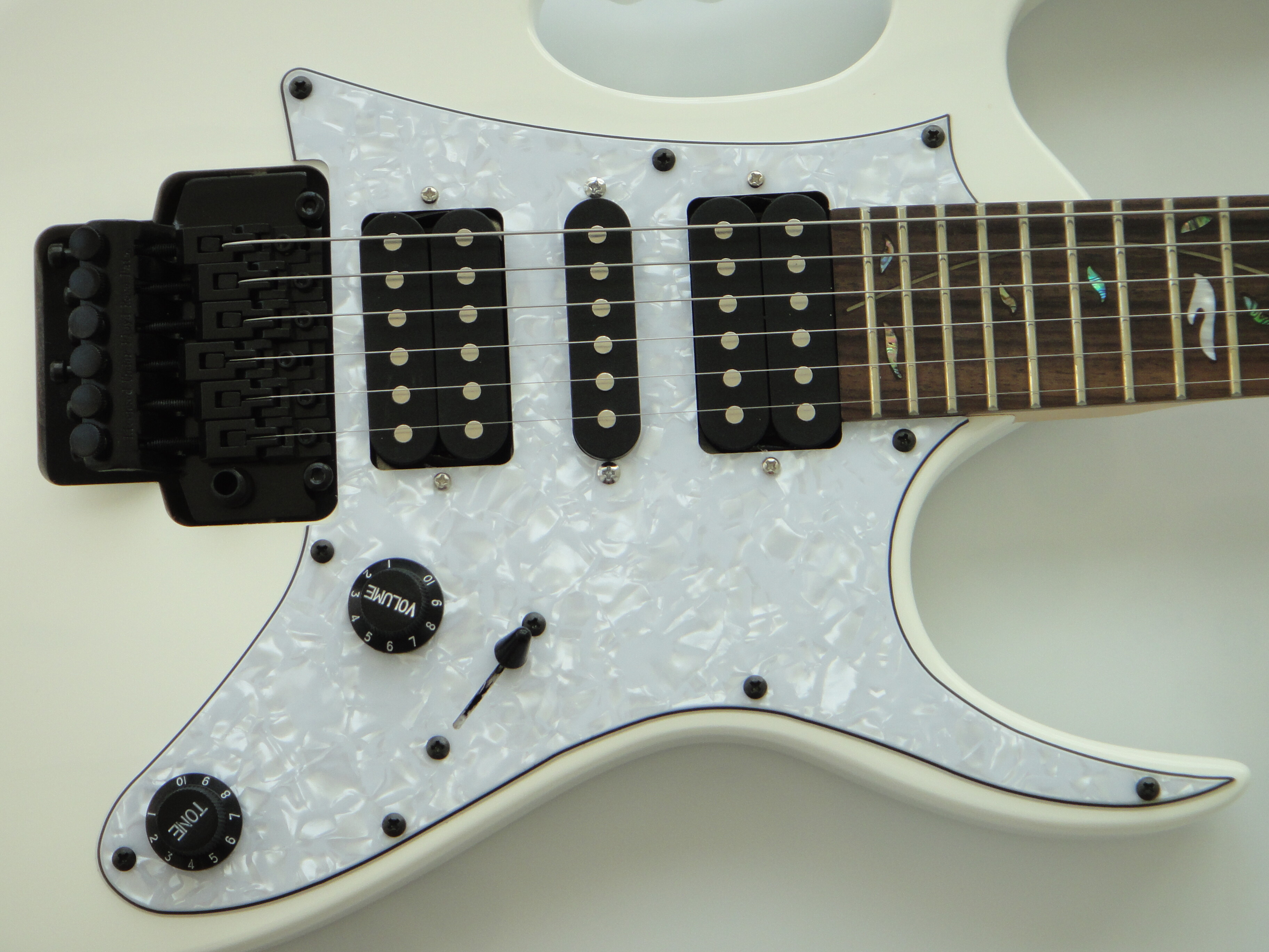 Afanti Guitarra Eléctrica Personalizada con Mástil Atornillado de Arce y Cuerpo de Tilo