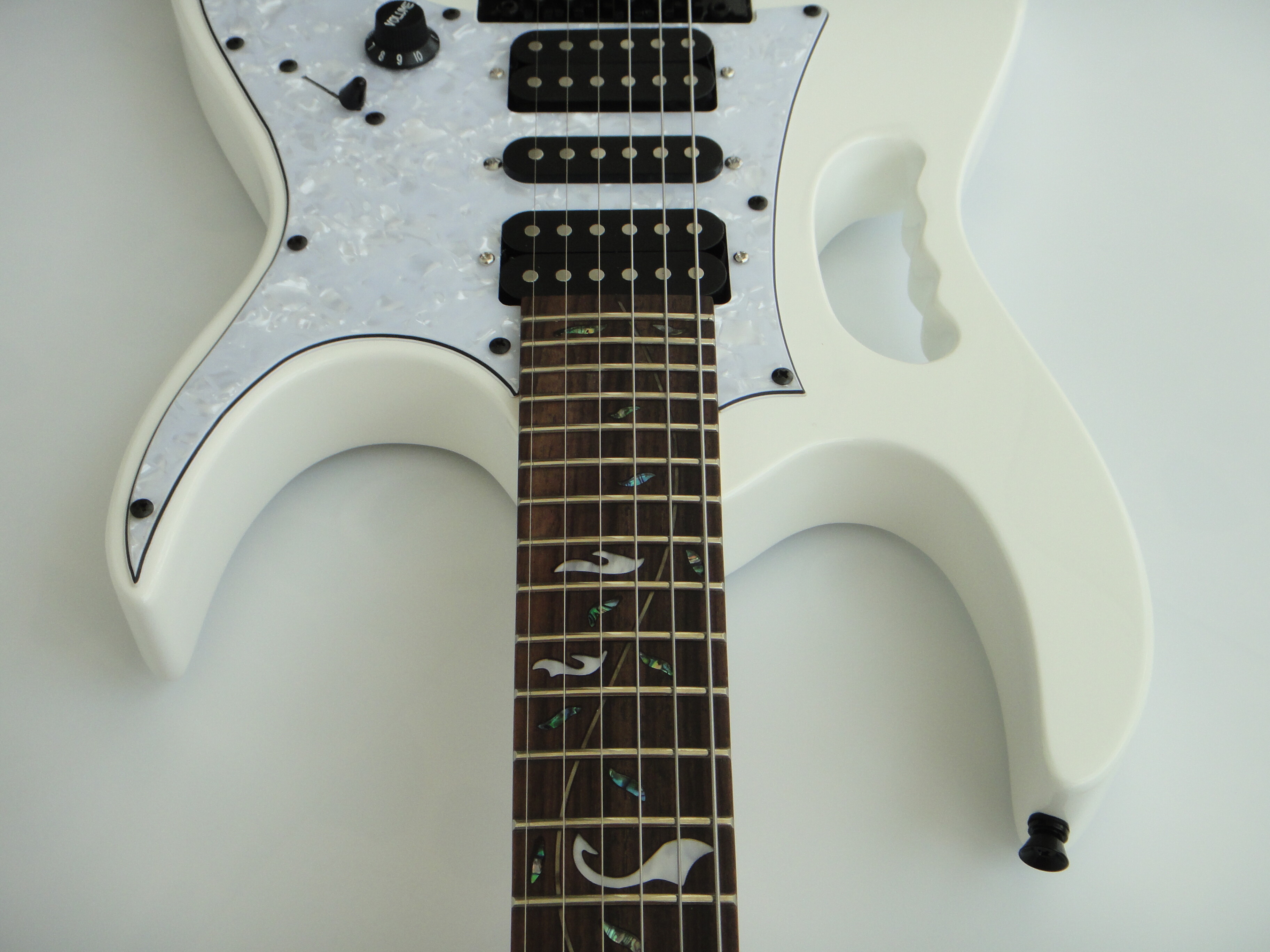 Afanti Guitarra Eléctrica Personalizada con Mástil Atornillado de Arce y Cuerpo de Tilo