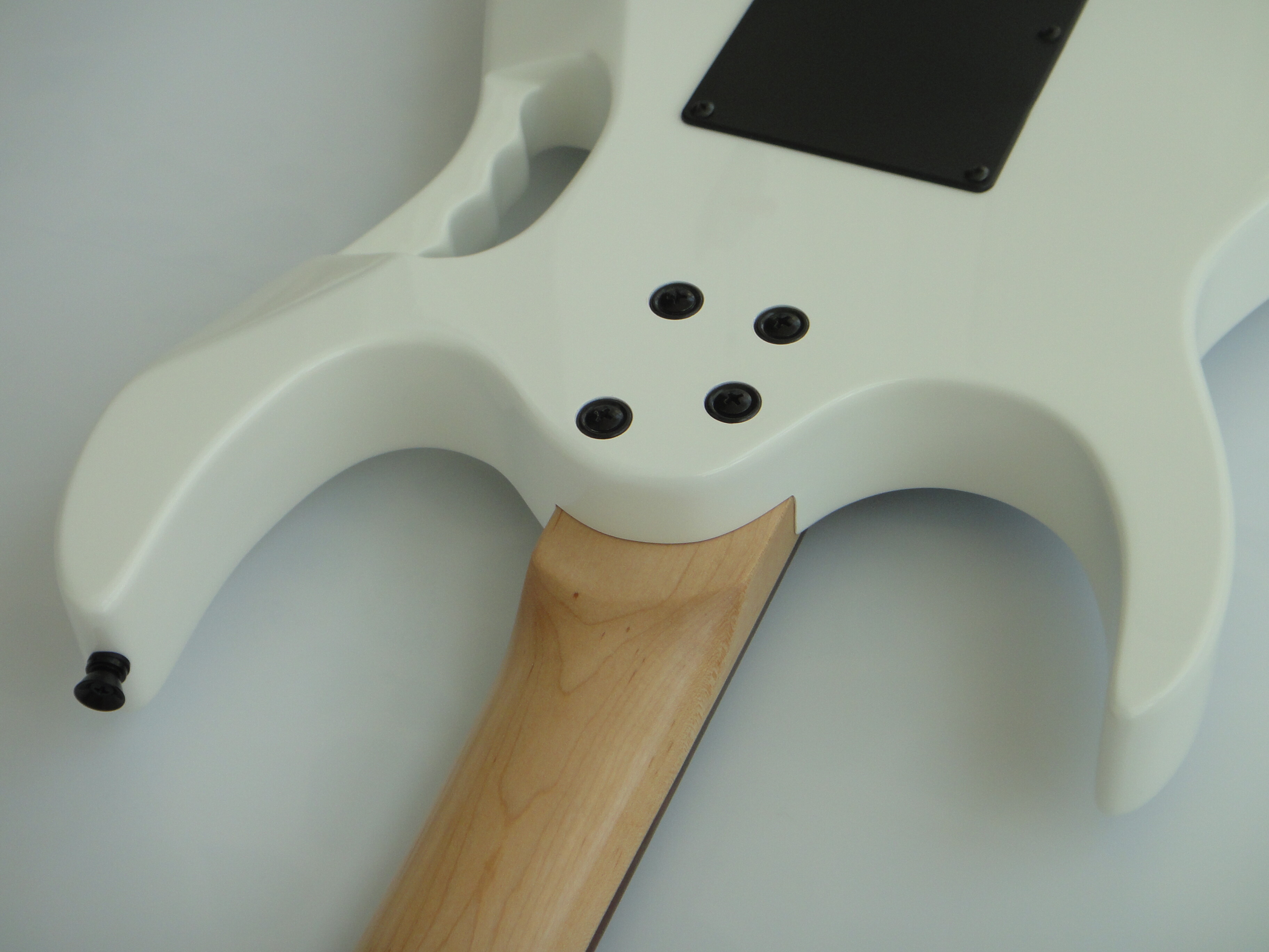 Afanti Guitarra Eléctrica Personalizada con Mástil Atornillado de Arce y Cuerpo de Tilo