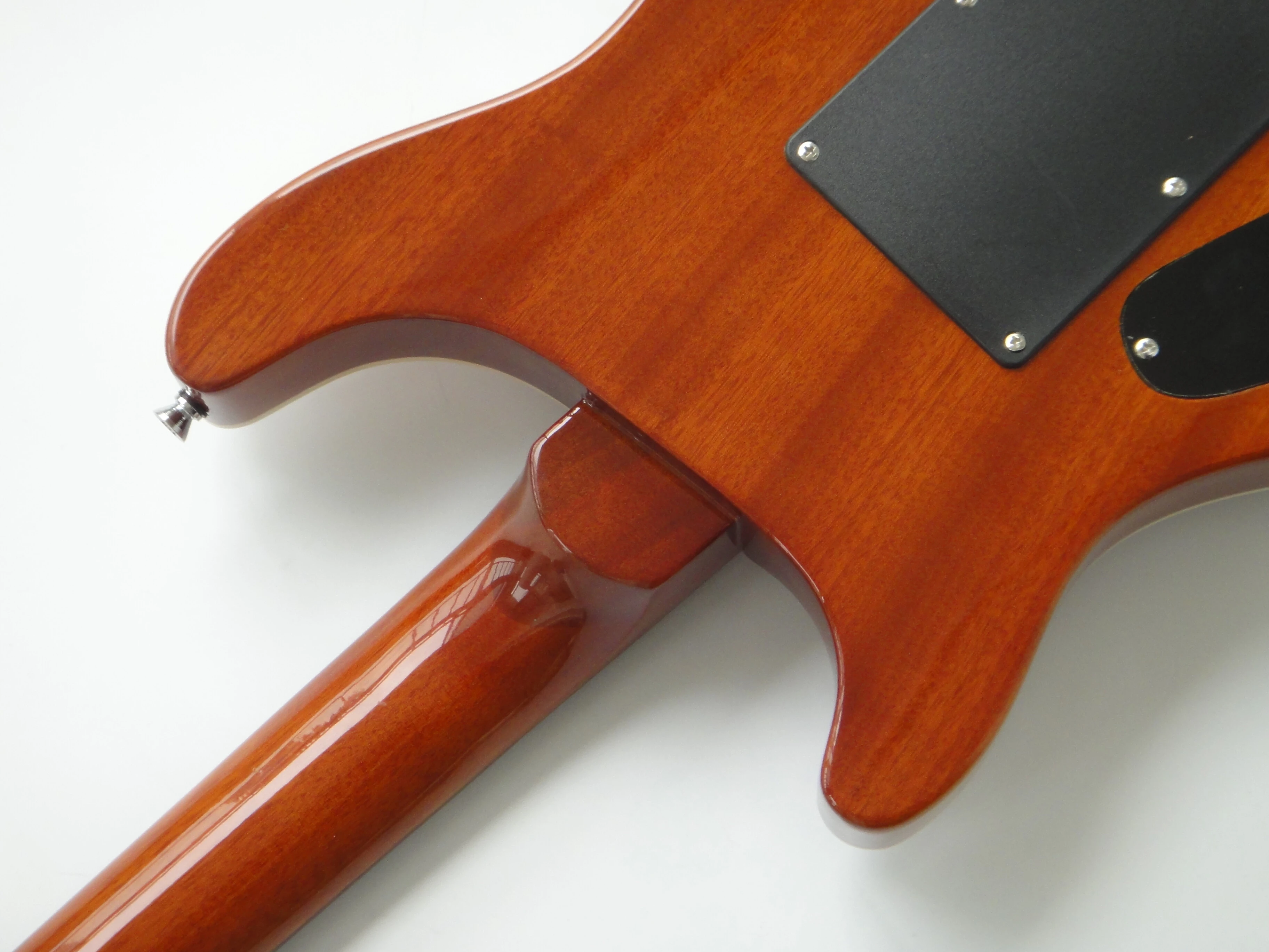 Guitarra eléctrica Afanti de tilo con chapa de arce acolchado