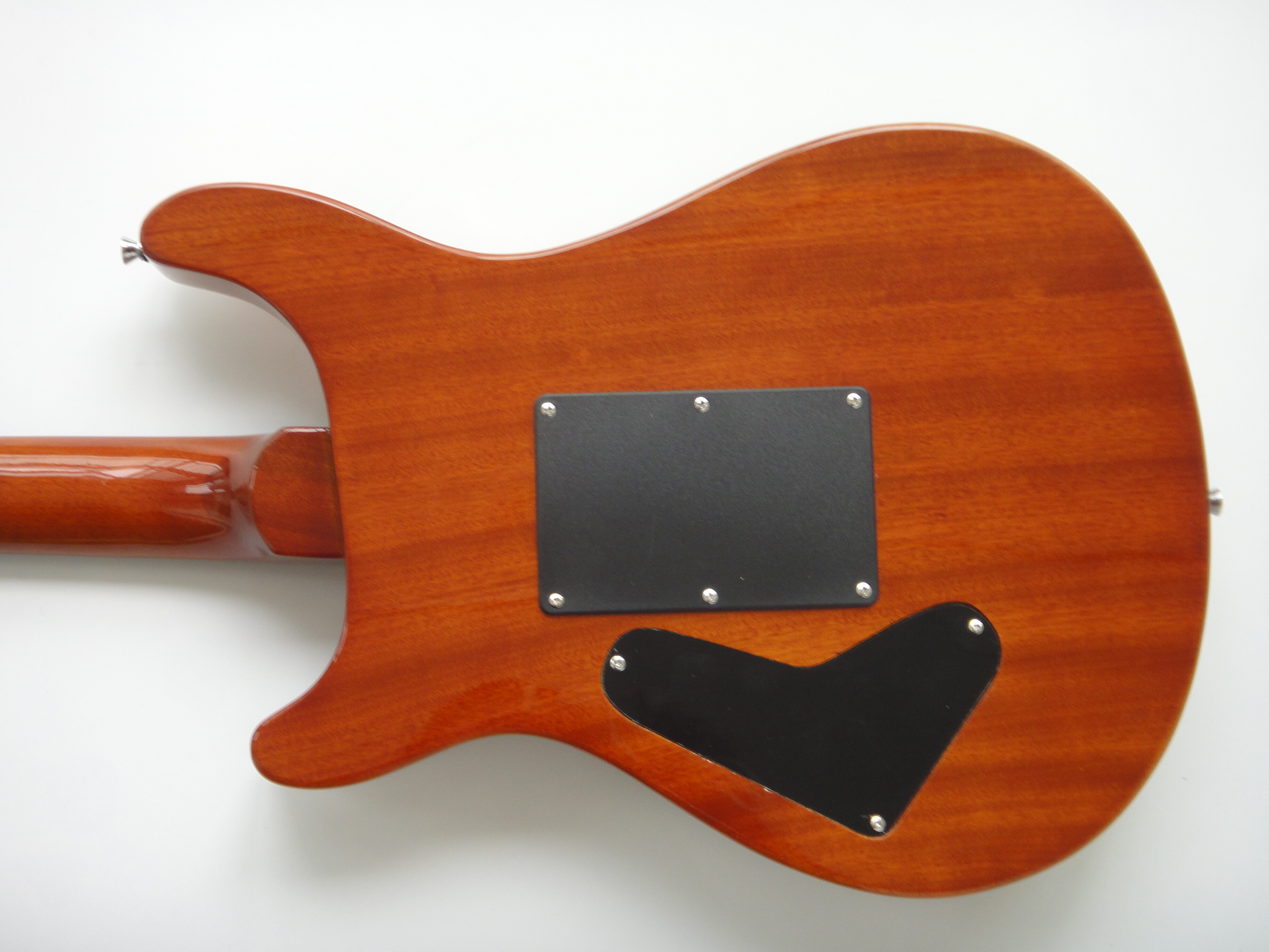 Guitarra eléctrica Afanti de tilo con chapa de arce acolchado