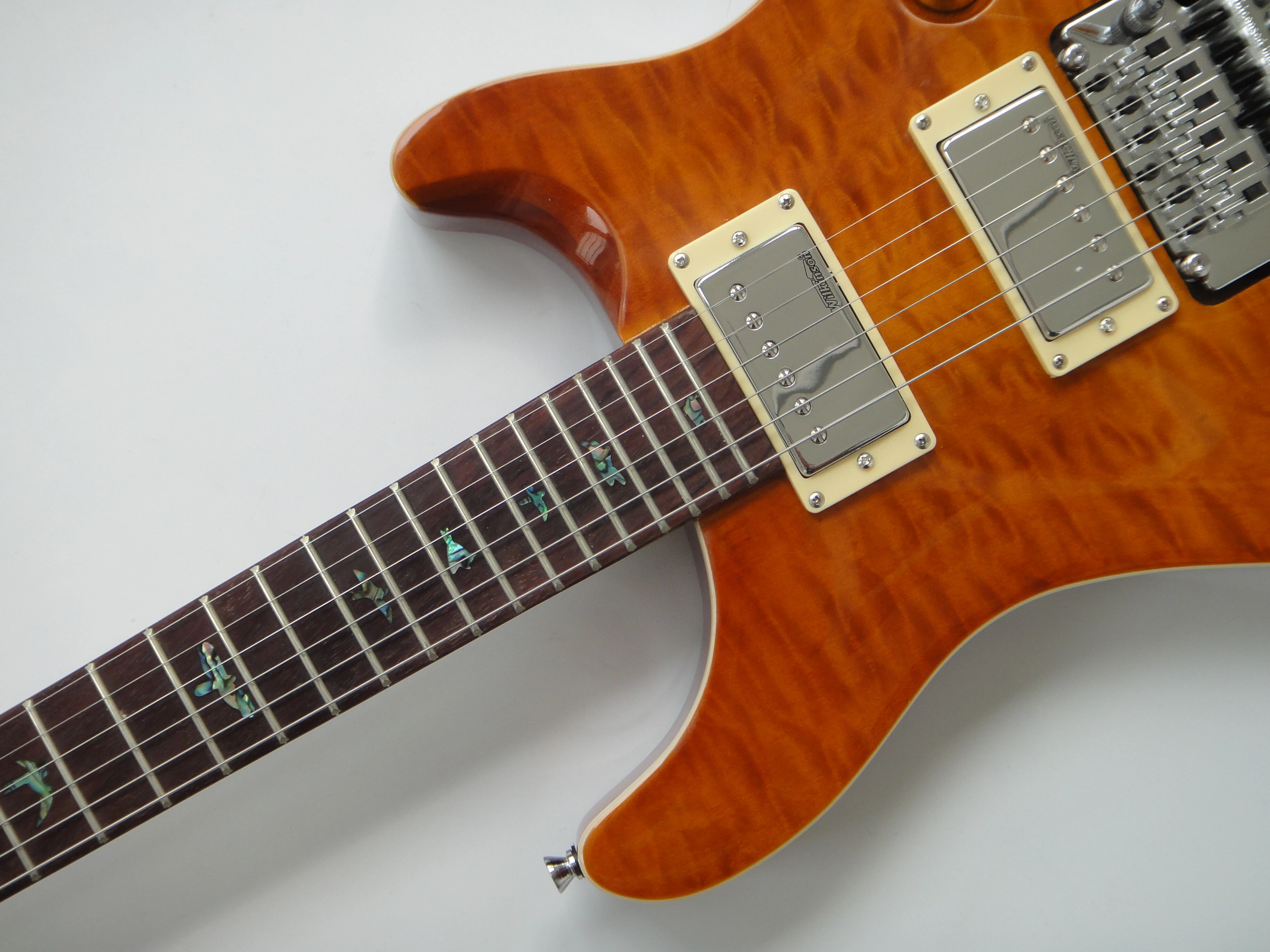 Guitarra eléctrica Afanti de tilo con chapa de arce acolchado