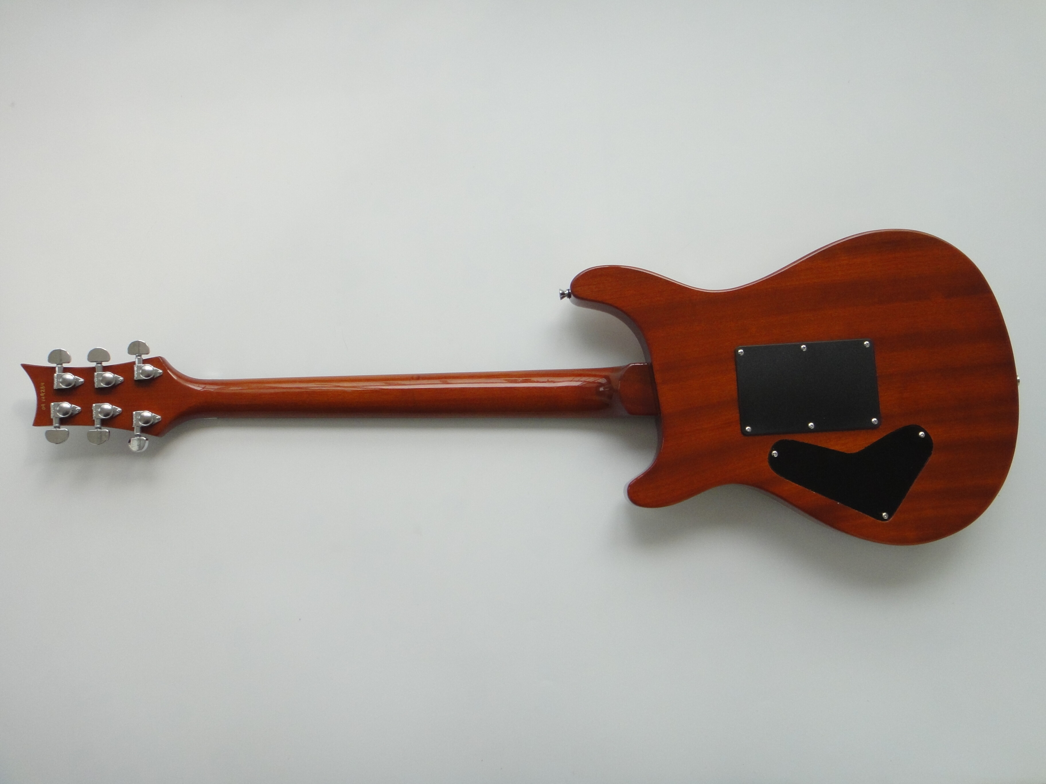 Guitarra eléctrica Afanti de tilo con chapa de arce acolchado