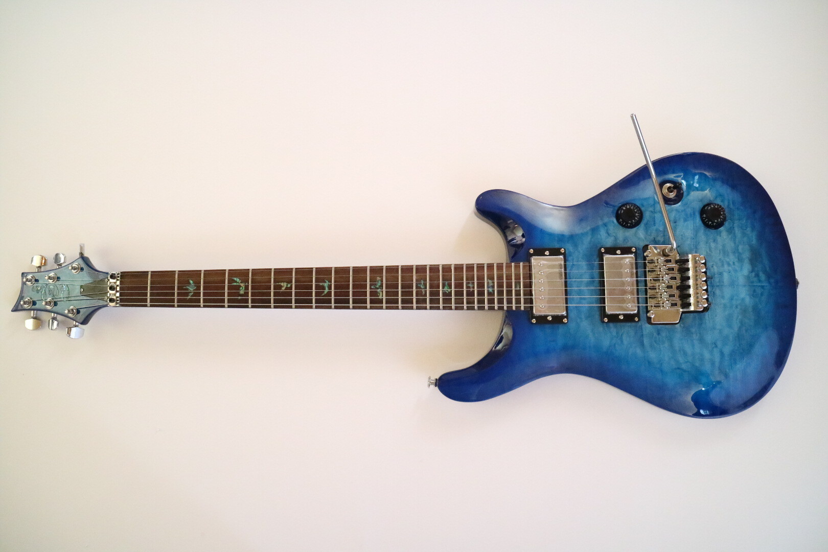 Afanti Guitarra Eléctrica de 6 Cuerdas con 24 Trastes de Tilo con Chapado de Arce Acolchado