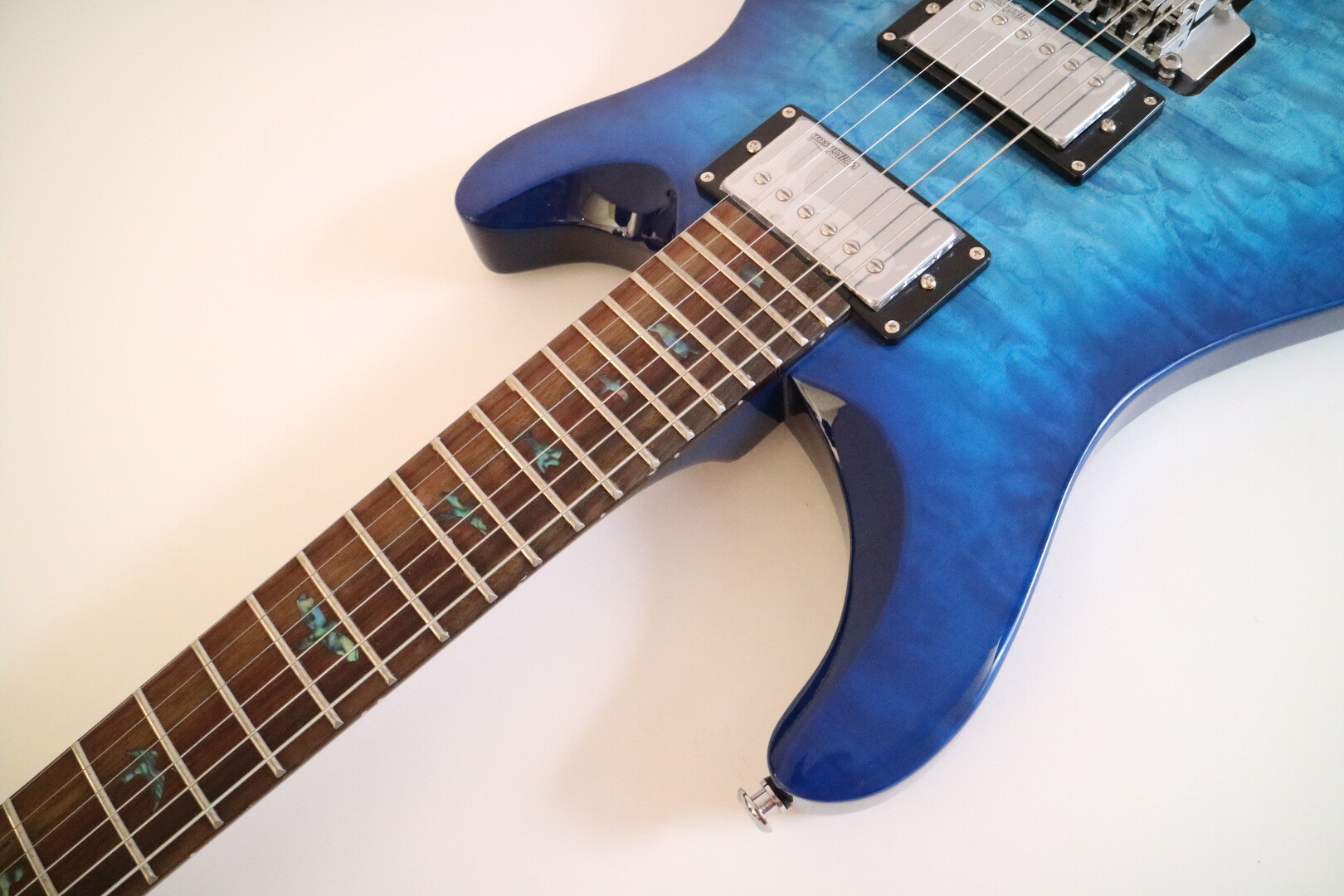 Afanti Guitarra Eléctrica de 6 Cuerdas con 24 Trastes de Tilo con Chapado de Arce Acolchado