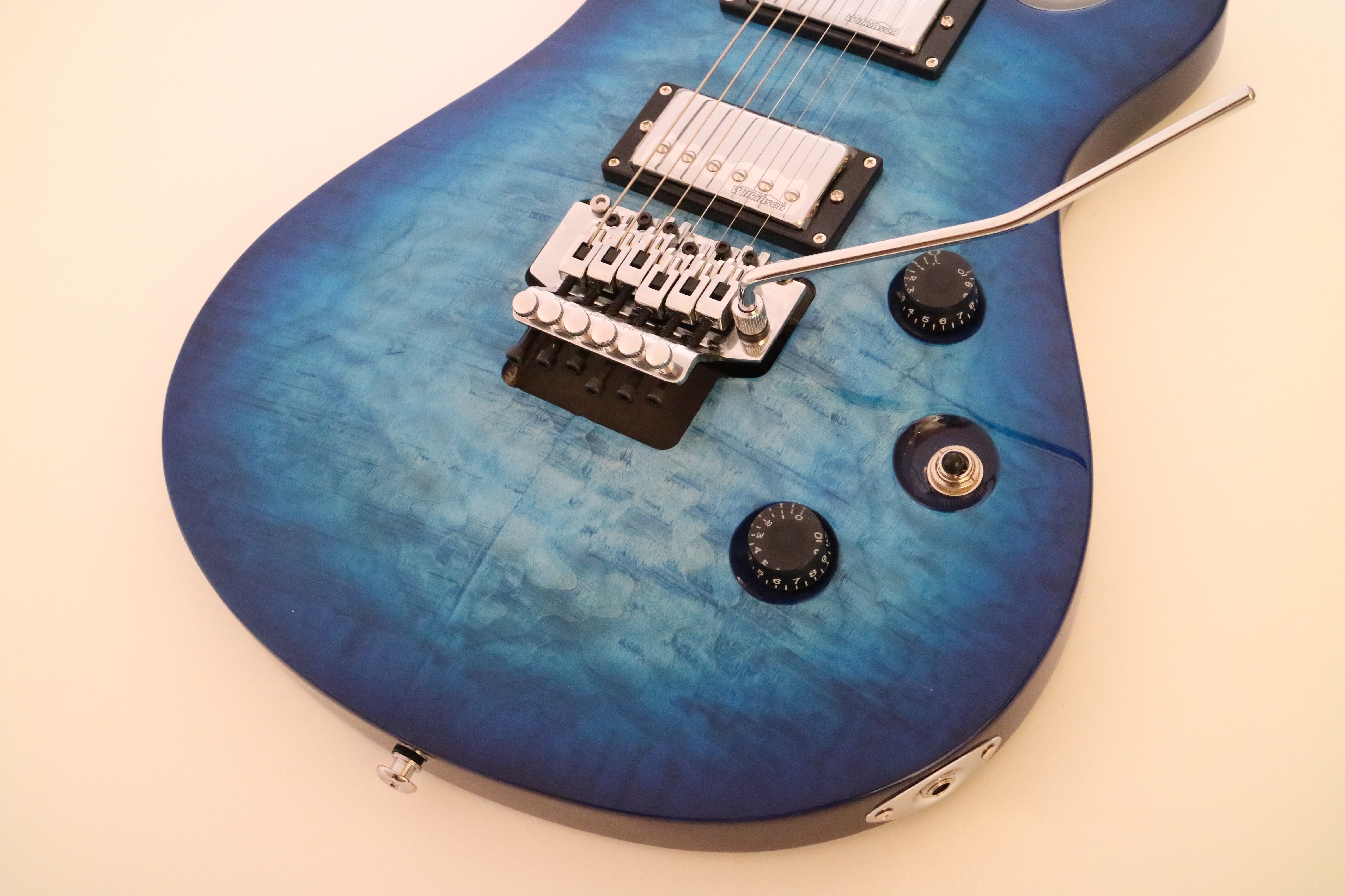 Afanti Guitarra Eléctrica de 6 Cuerdas con 24 Trastes de Tilo con Chapado de Arce Acolchado