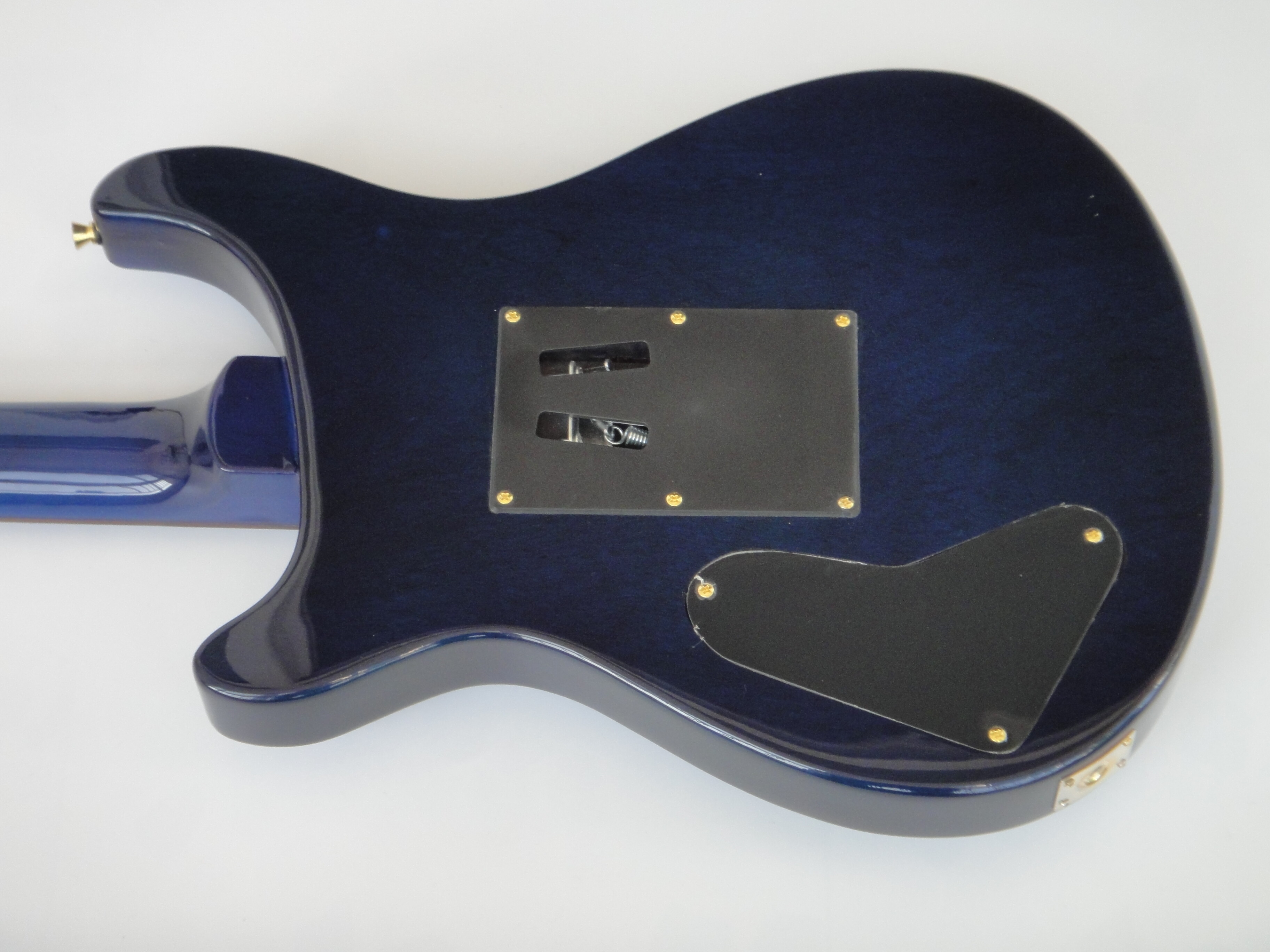 Guitarra eléctrica Afanti con mástil de caoba, cuerpo de tilo americano y acabado en chapa de arce acolchado