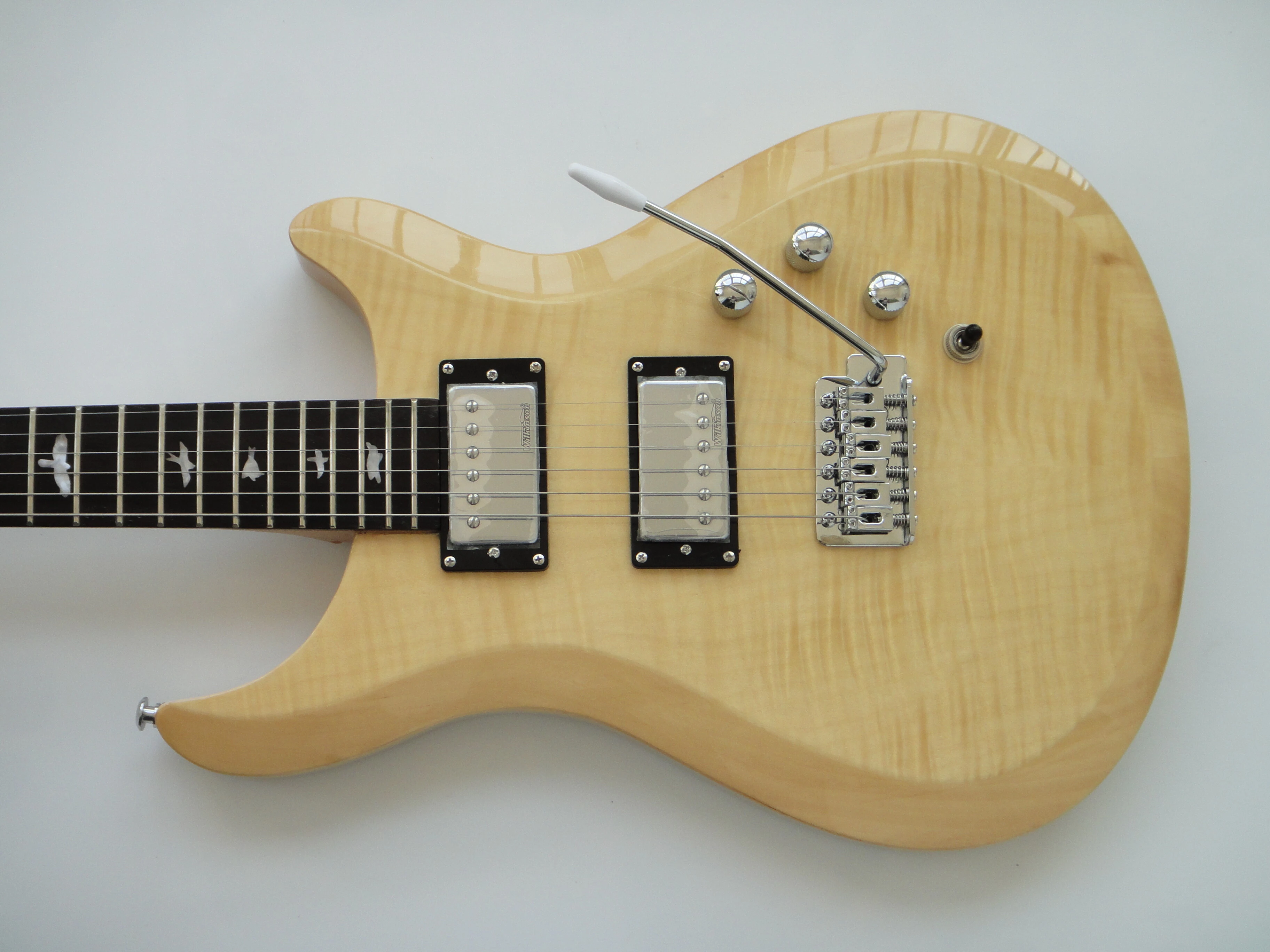 Guitarra Eléctrica Afanti Set en Cuerpo de Caoba con Chapa de Arce Flameado
