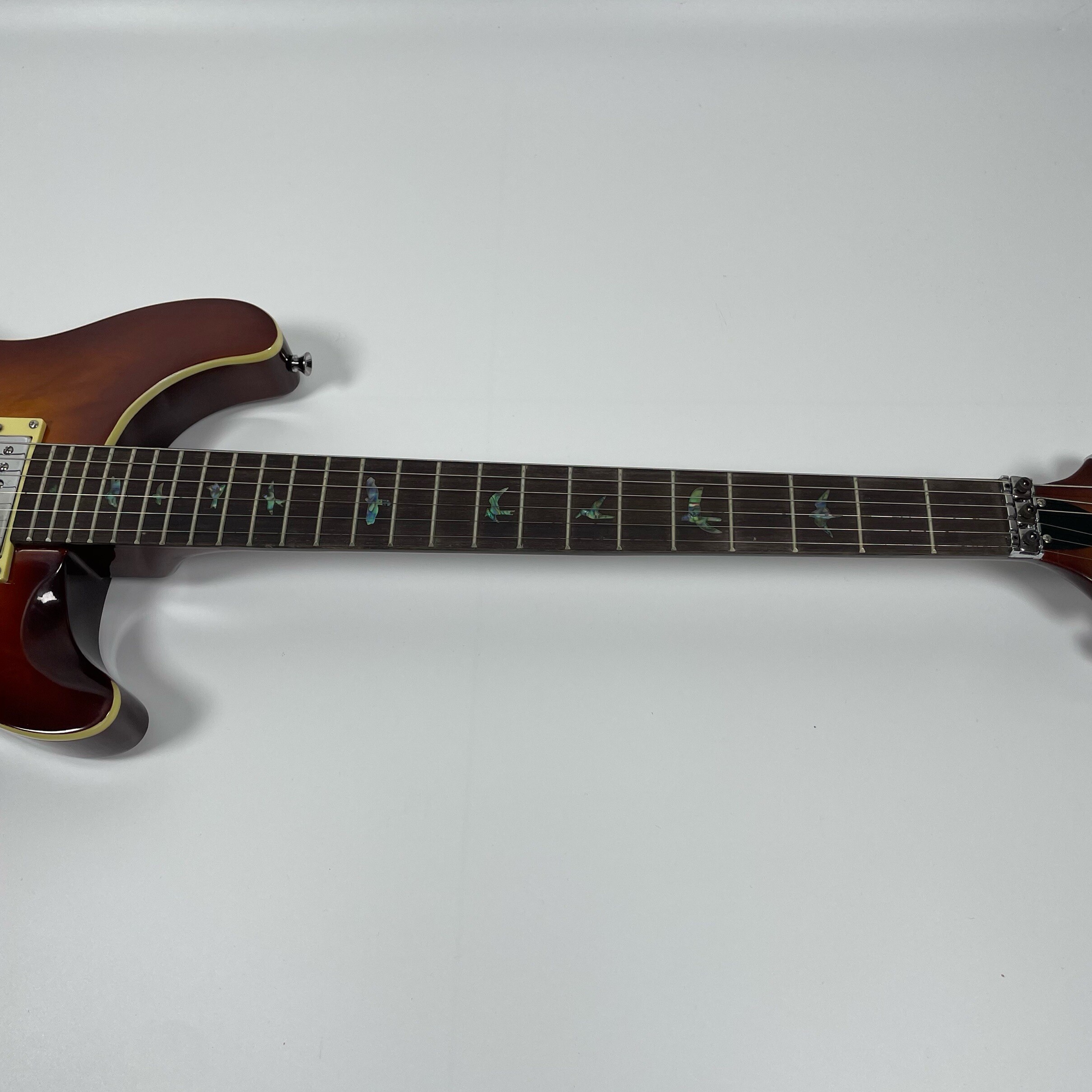 Afanti Guitarra Eléctrica Estilo PRS con Cuerpo de Caoba y Chapa de Arce Acolchado